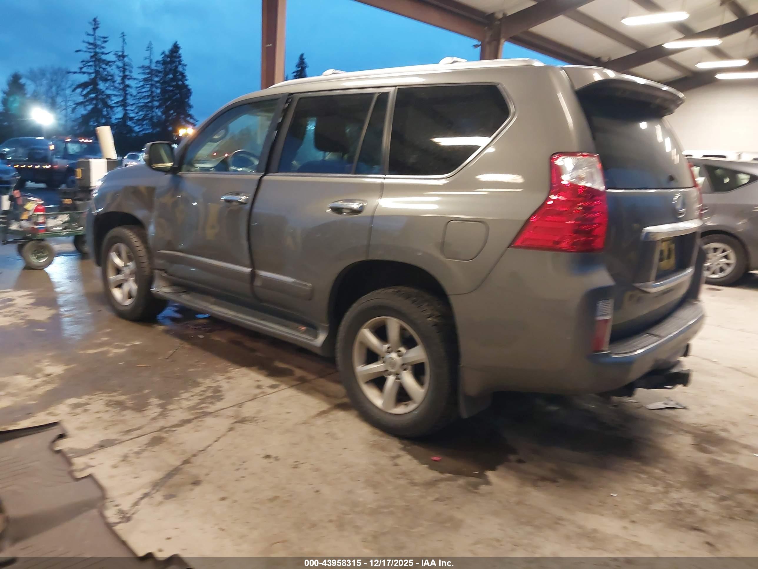 LEXUS GX image 3