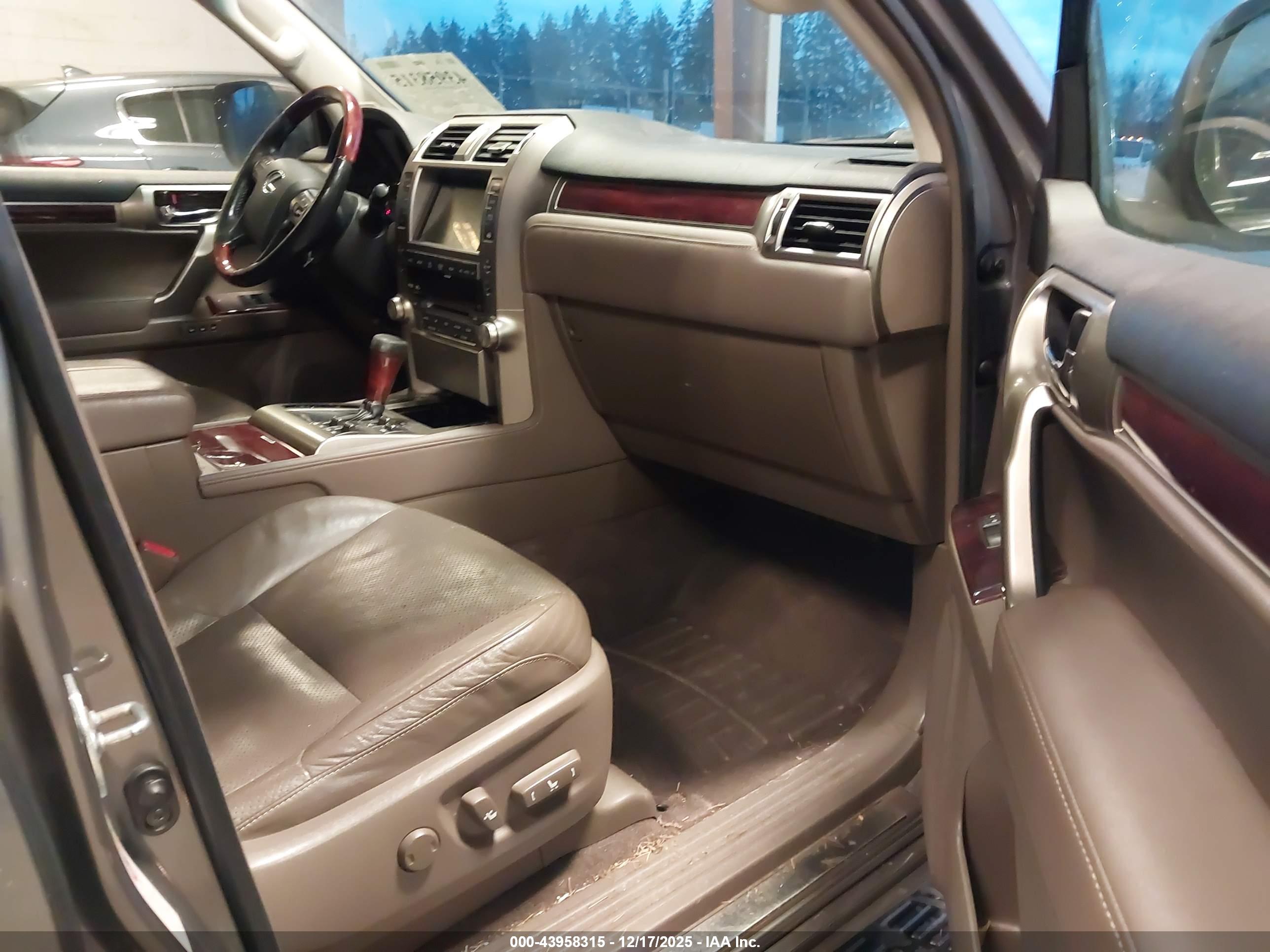 LEXUS GX image 5