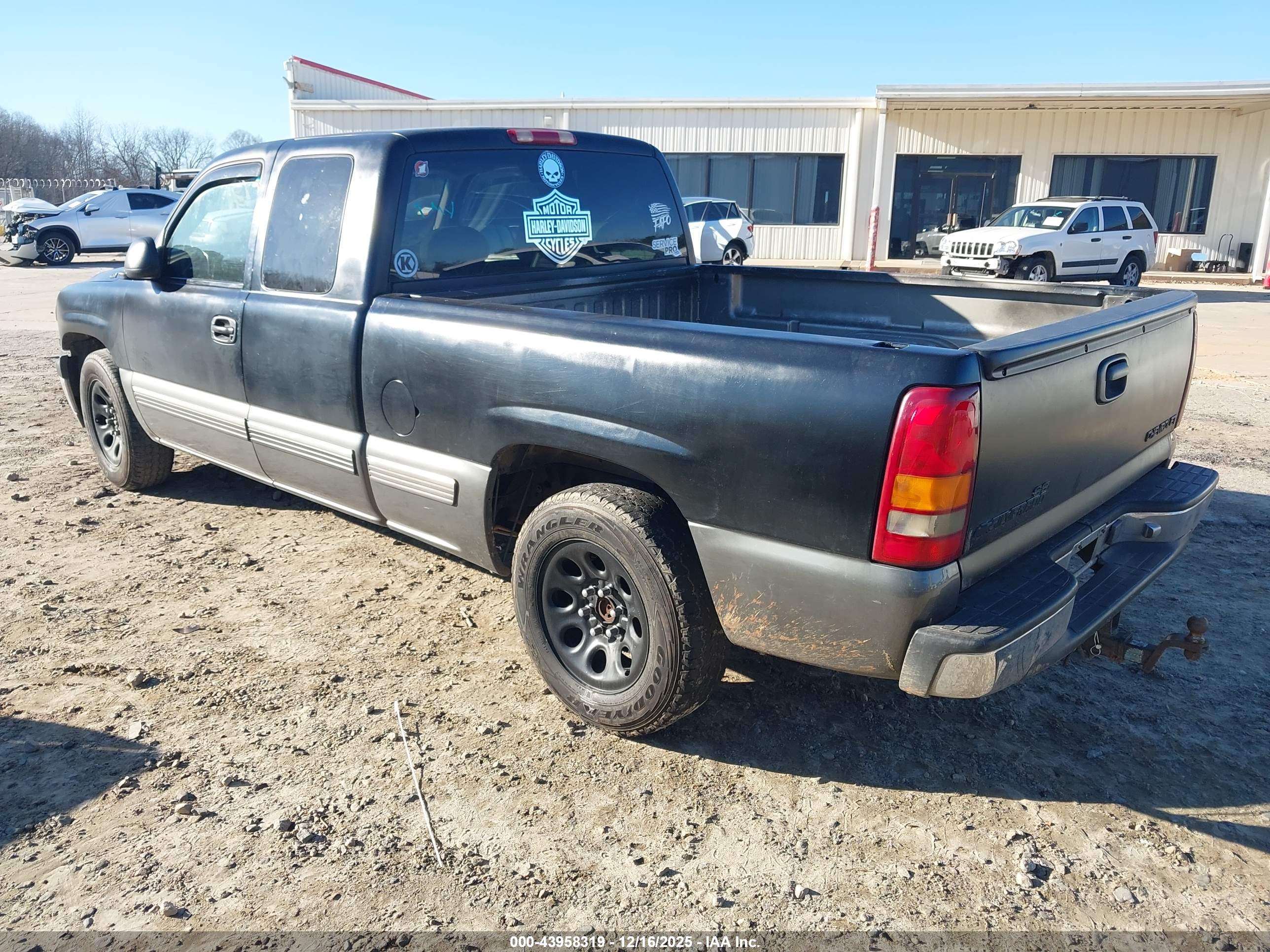 CHEVROLET SILVERADO image 3