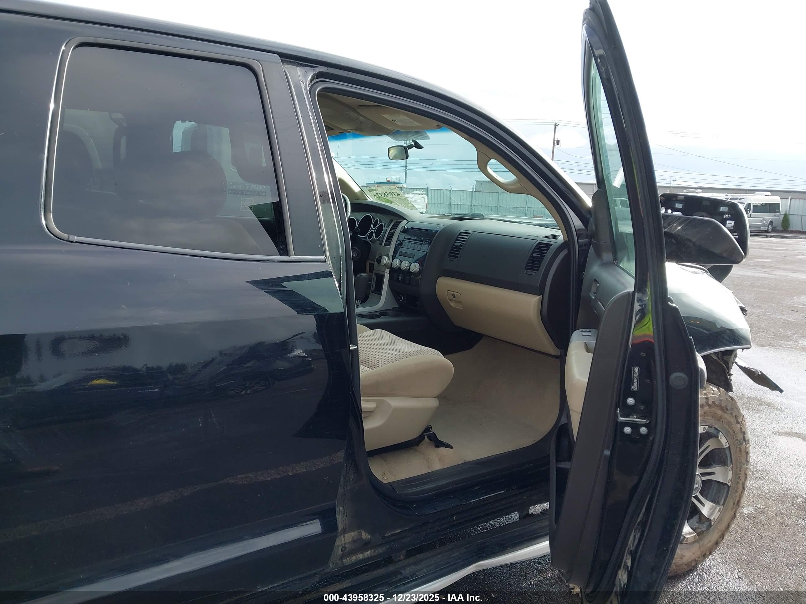 TOYOTA TUNDRA image 5