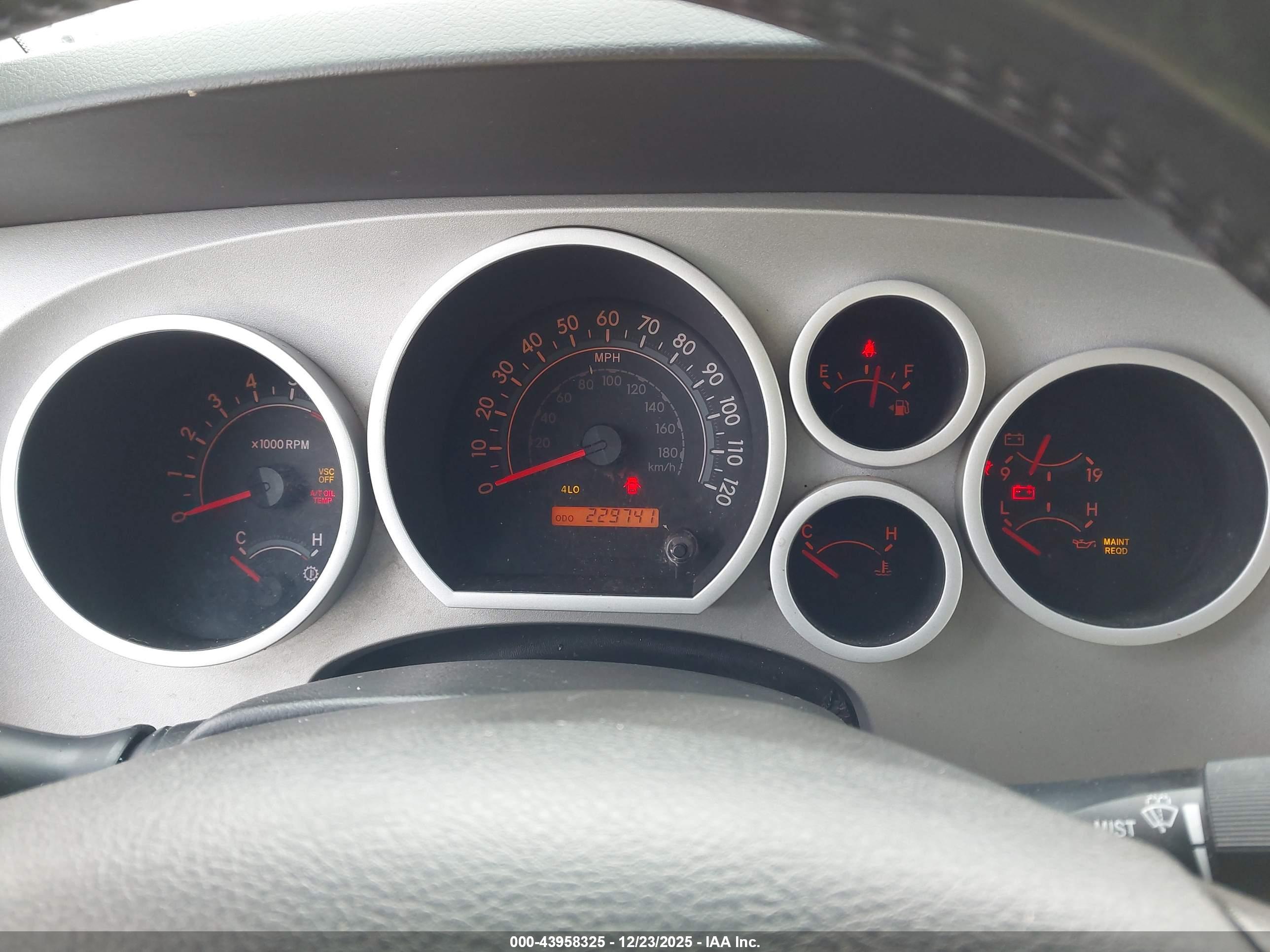 TOYOTA TUNDRA image 7