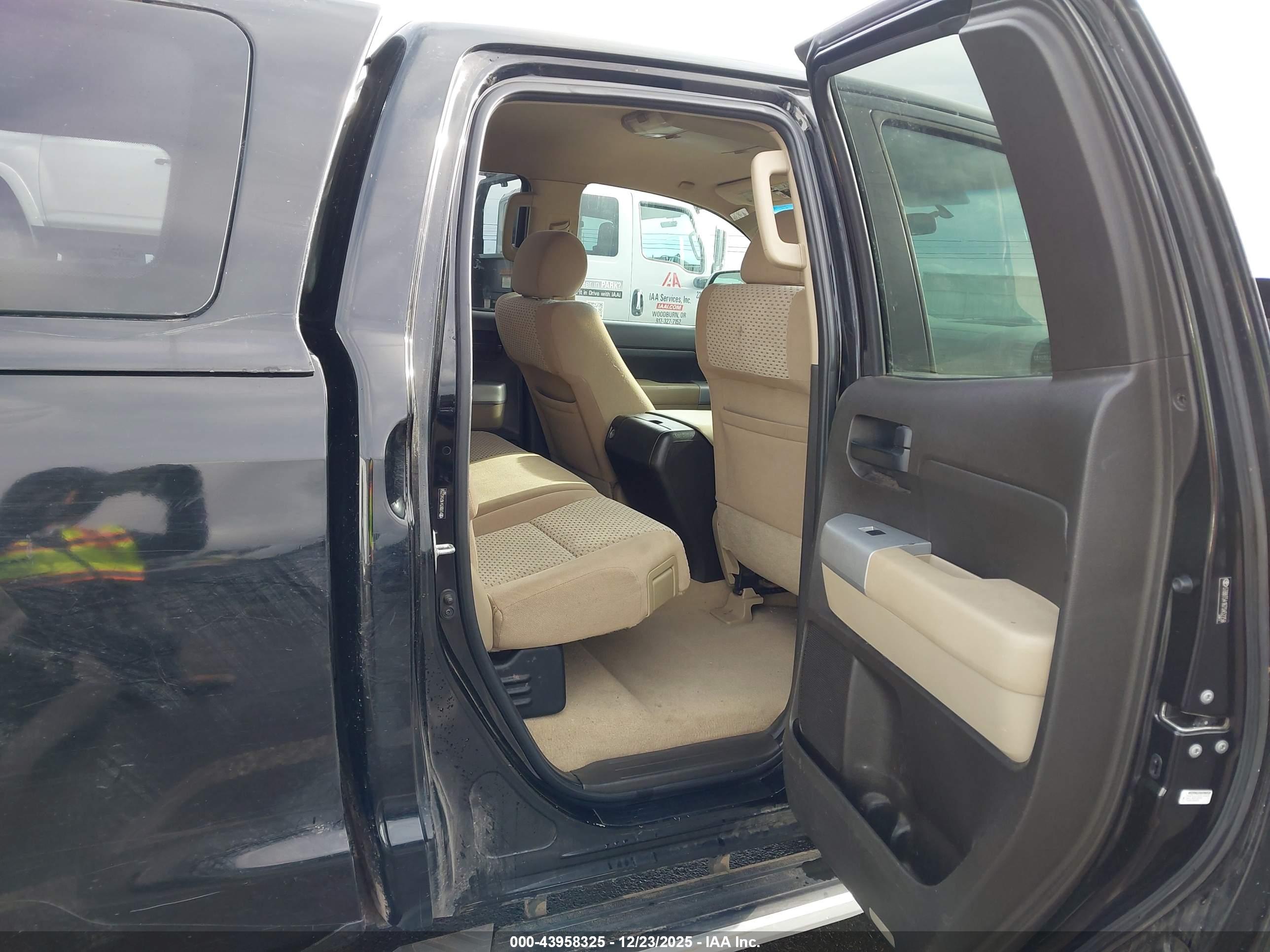 TOYOTA TUNDRA image 8