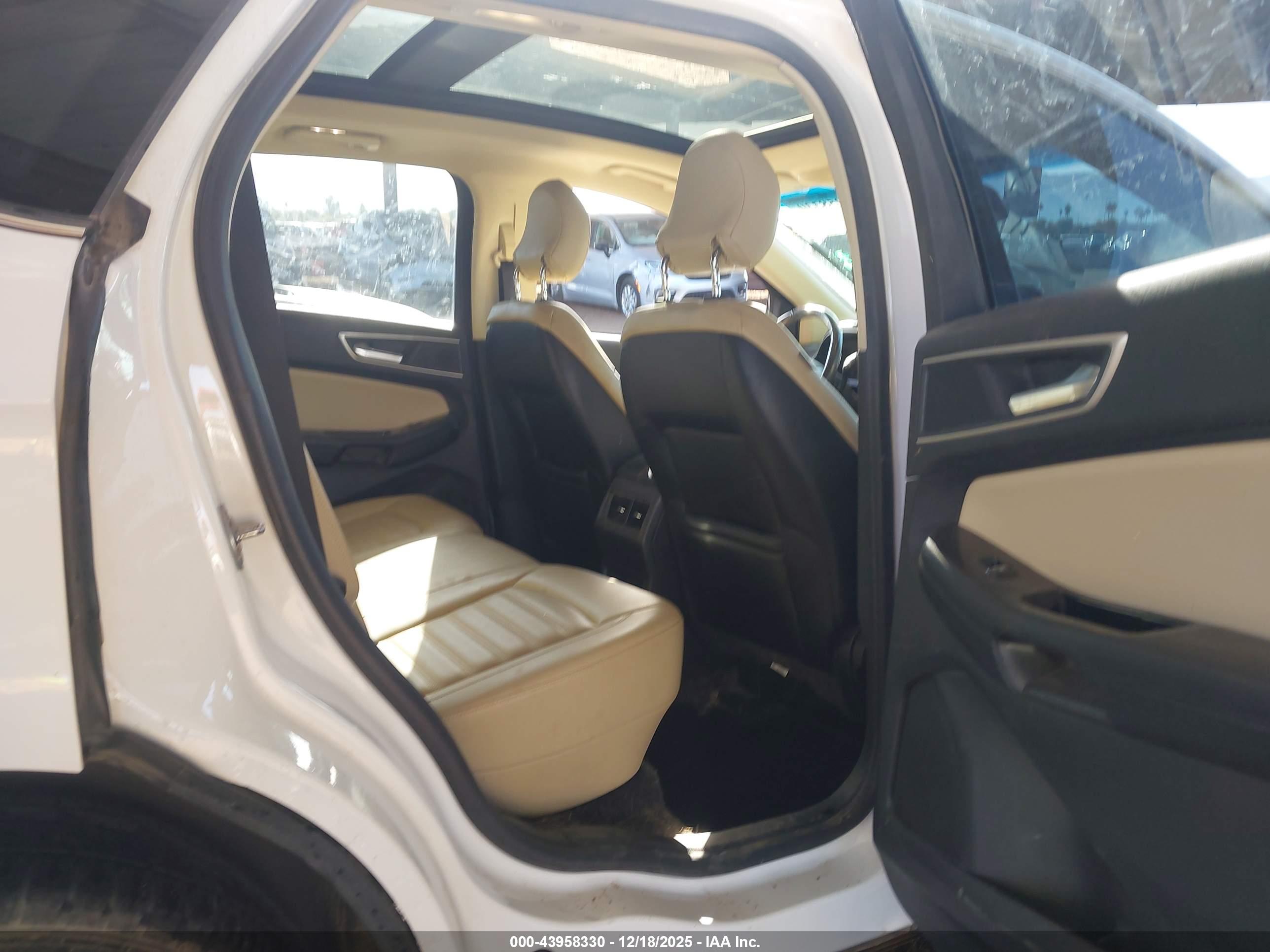 FORD EDGE image 8