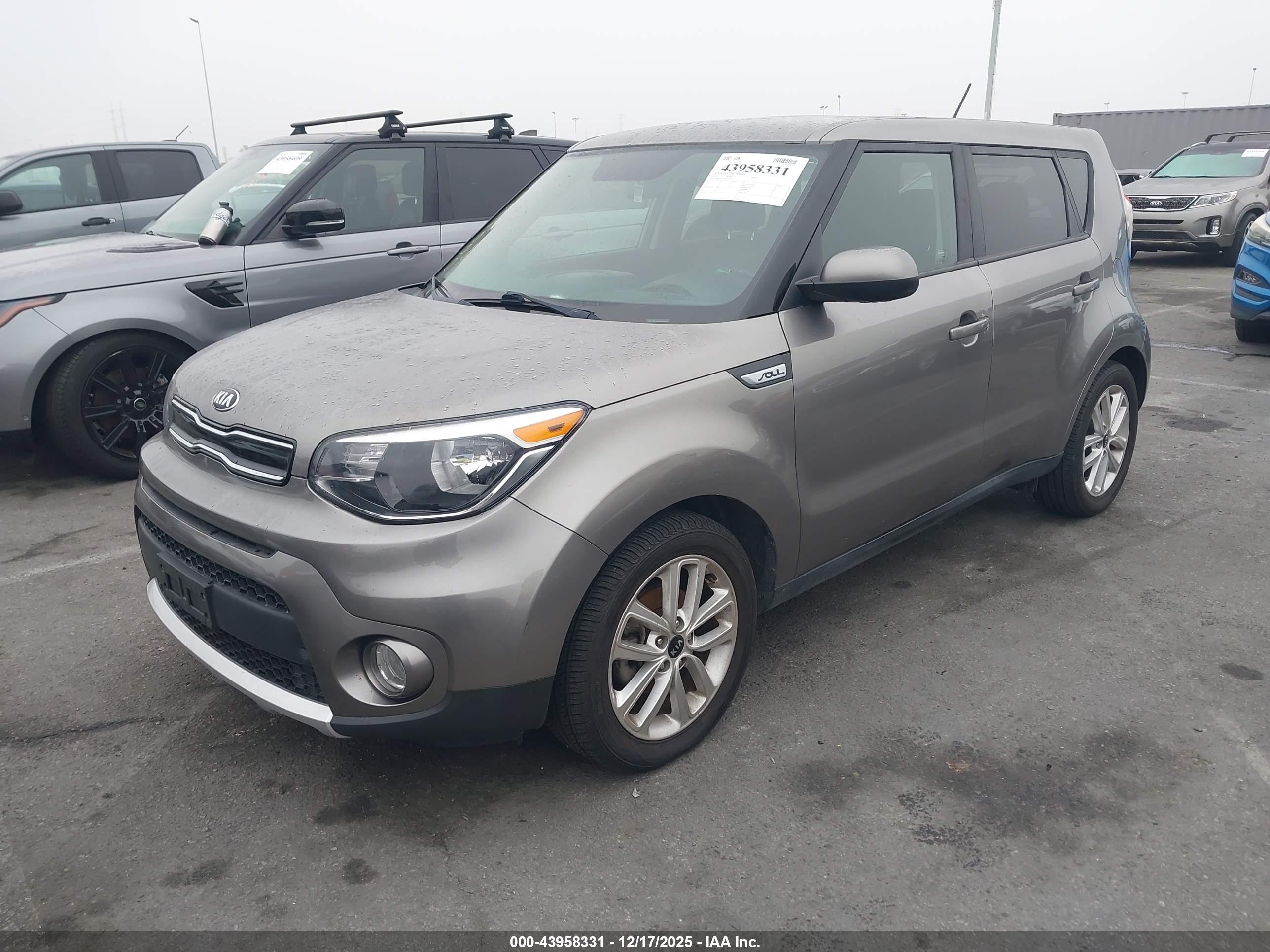 KIA SOUL image 2