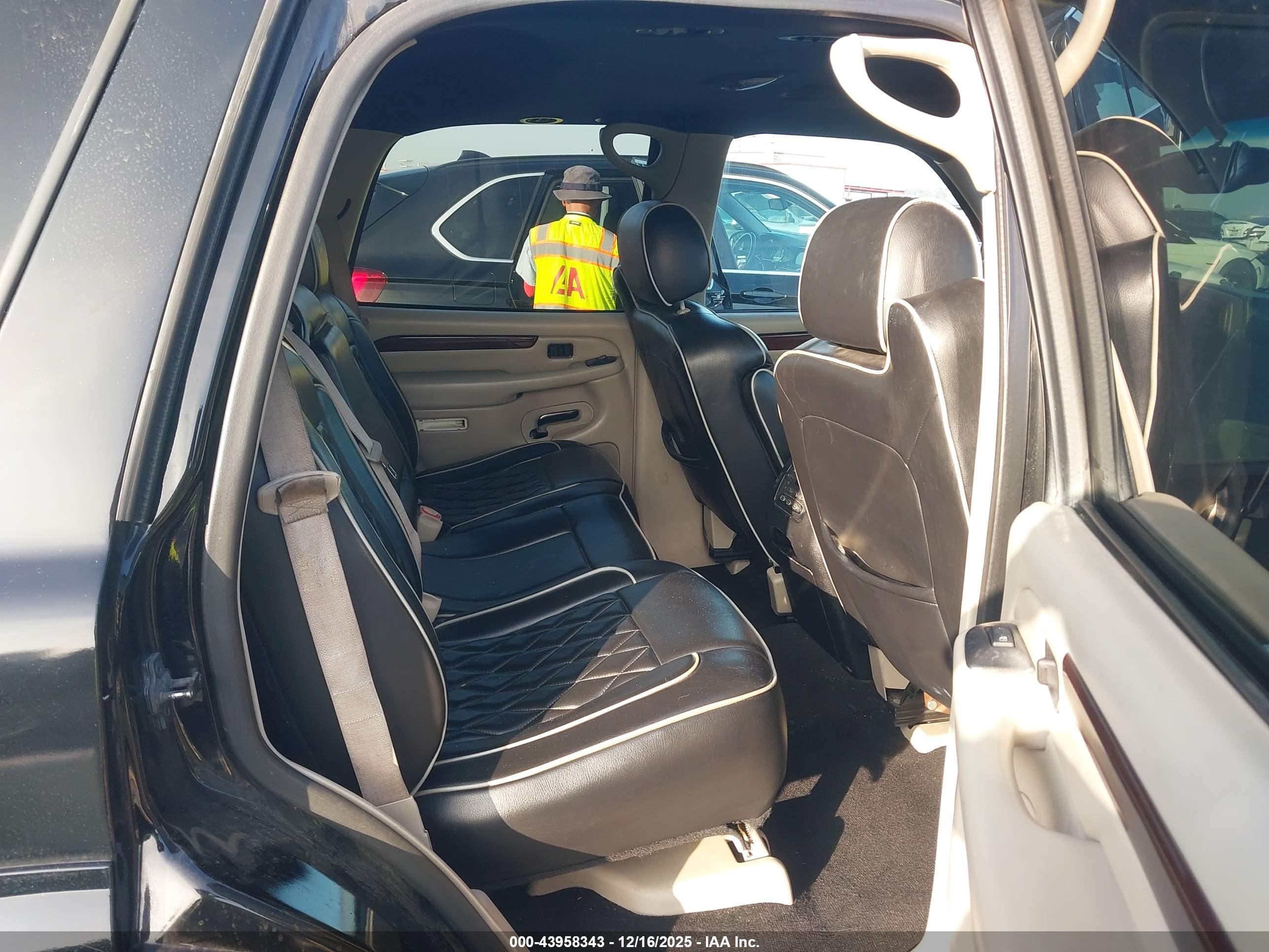 CADILLAC ESCALADE image 8