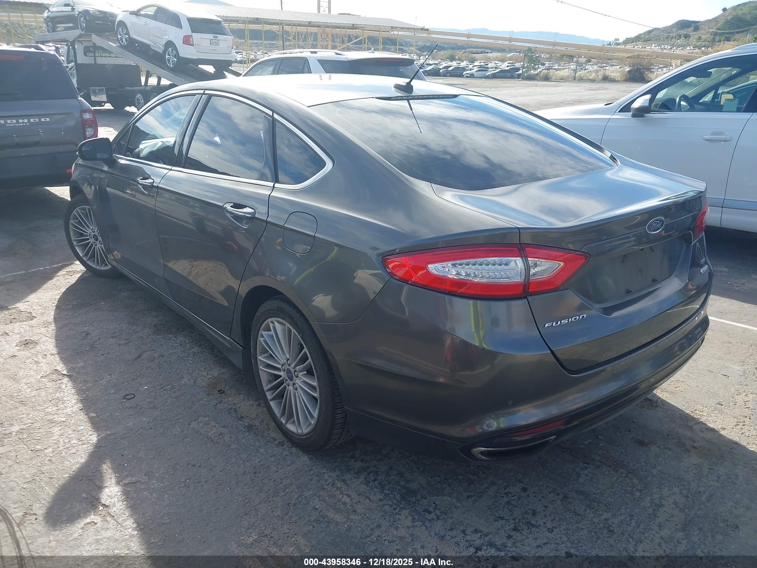 FORD FUSION image 3
