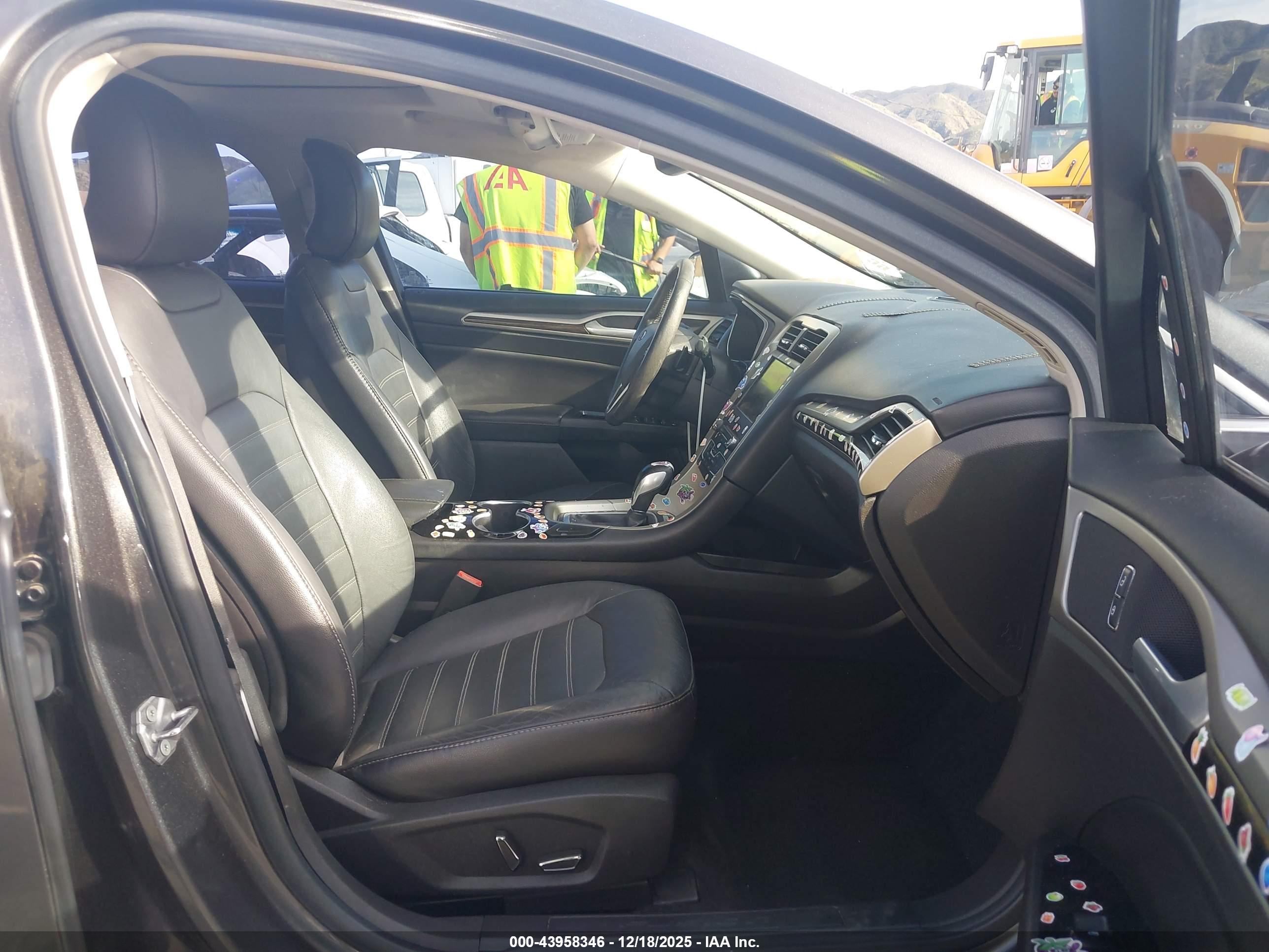 FORD FUSION image 5