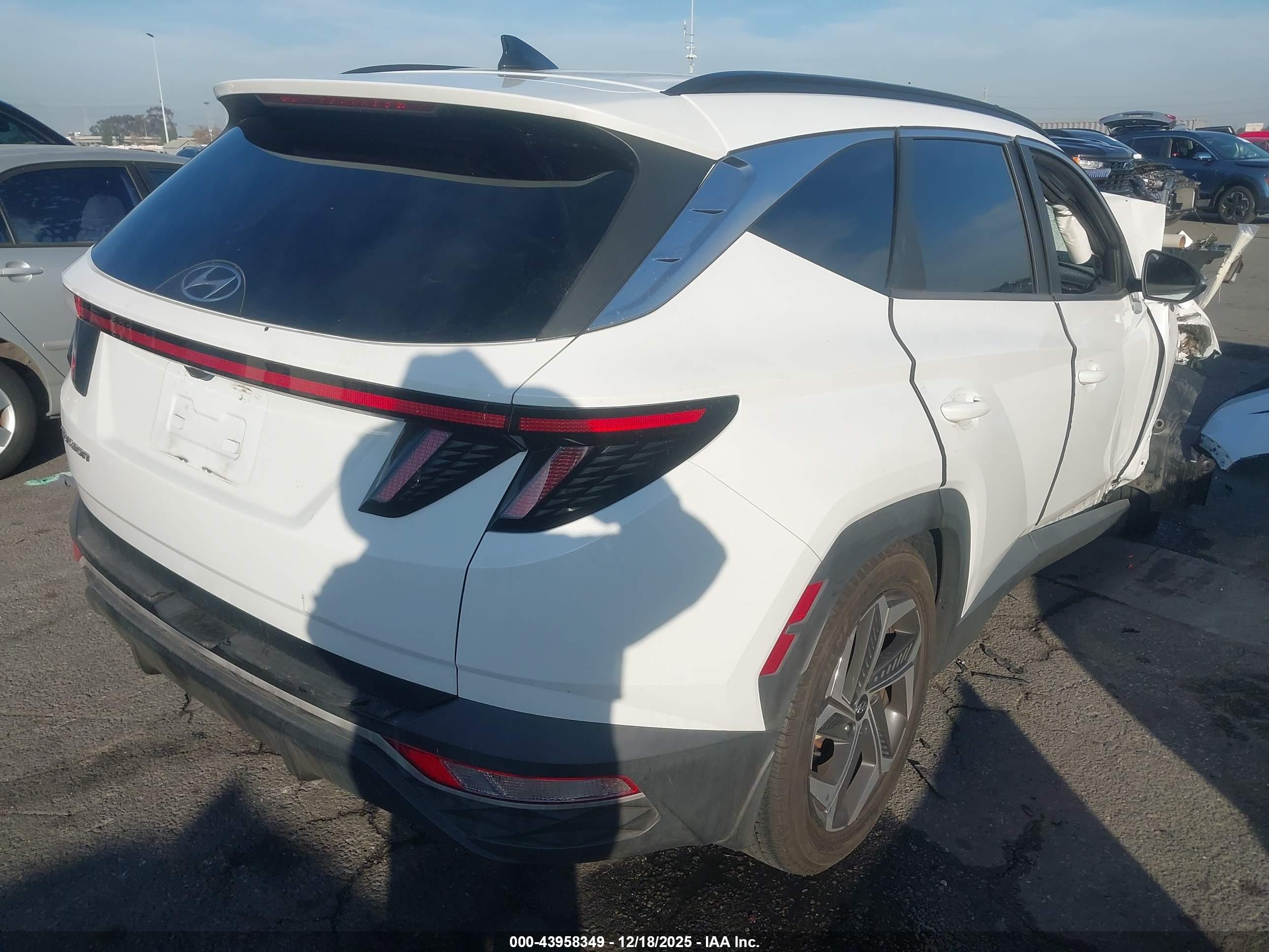 HYUNDAI TUCSON image 4