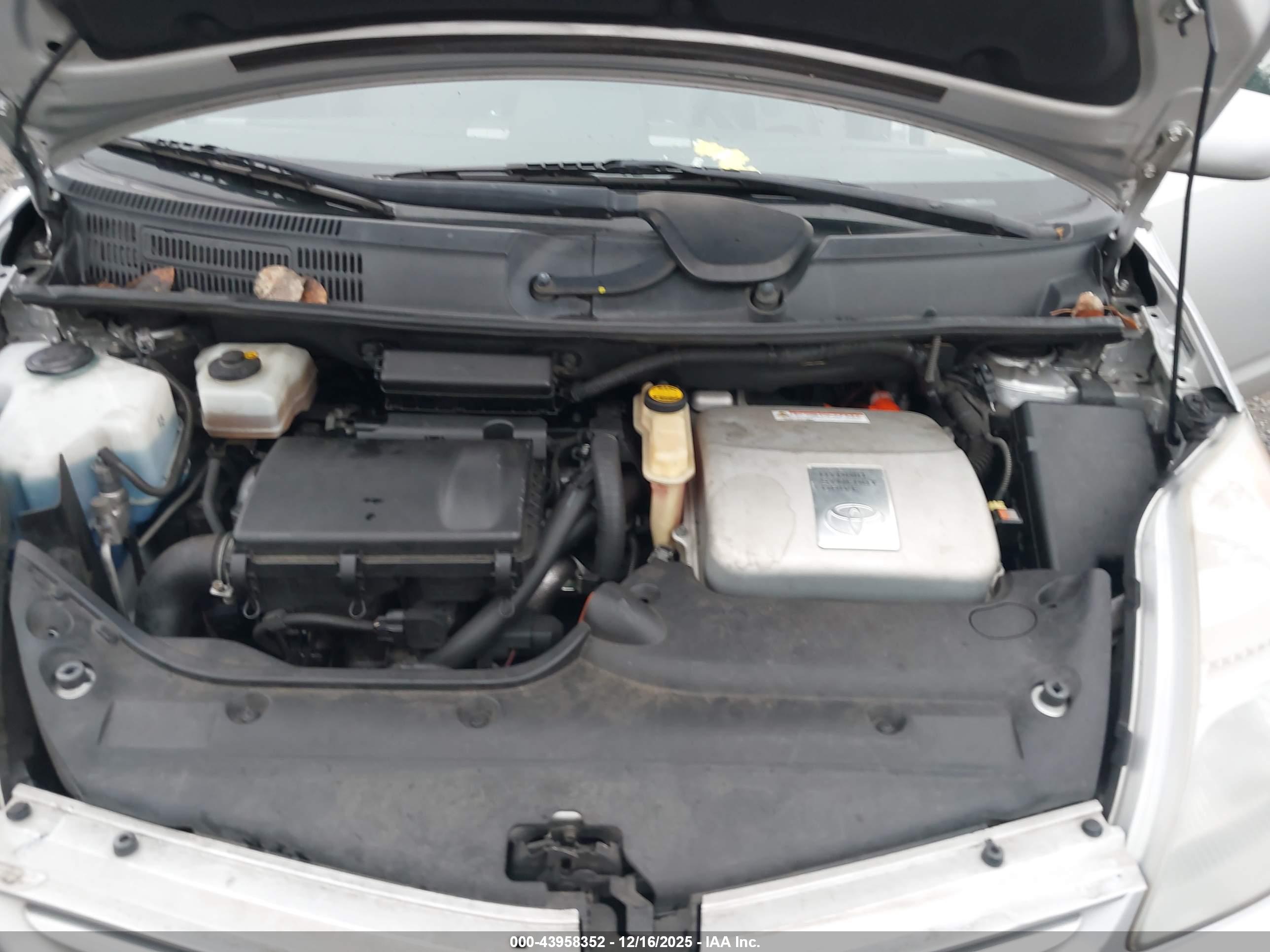 TOYOTA PRIUS image 10