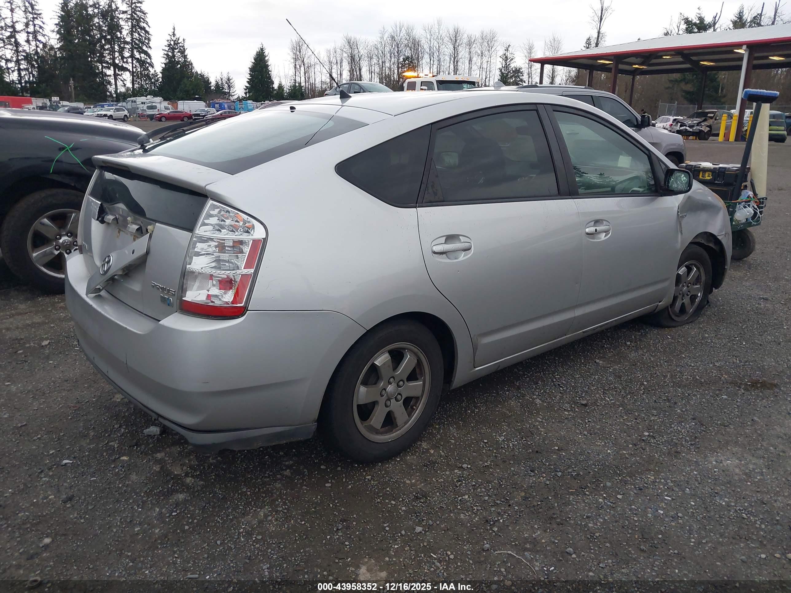 TOYOTA PRIUS image 4