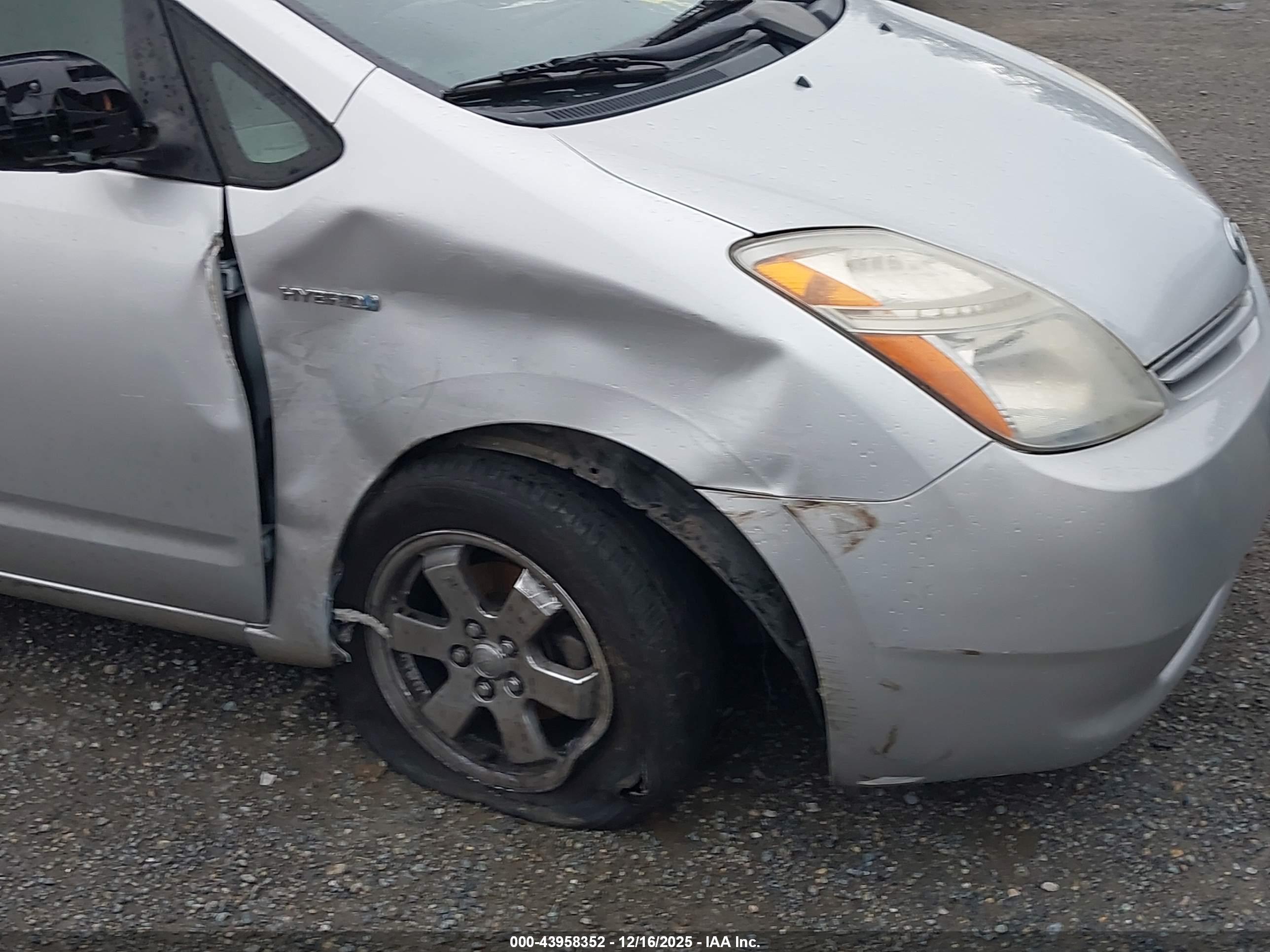 TOYOTA PRIUS image 6