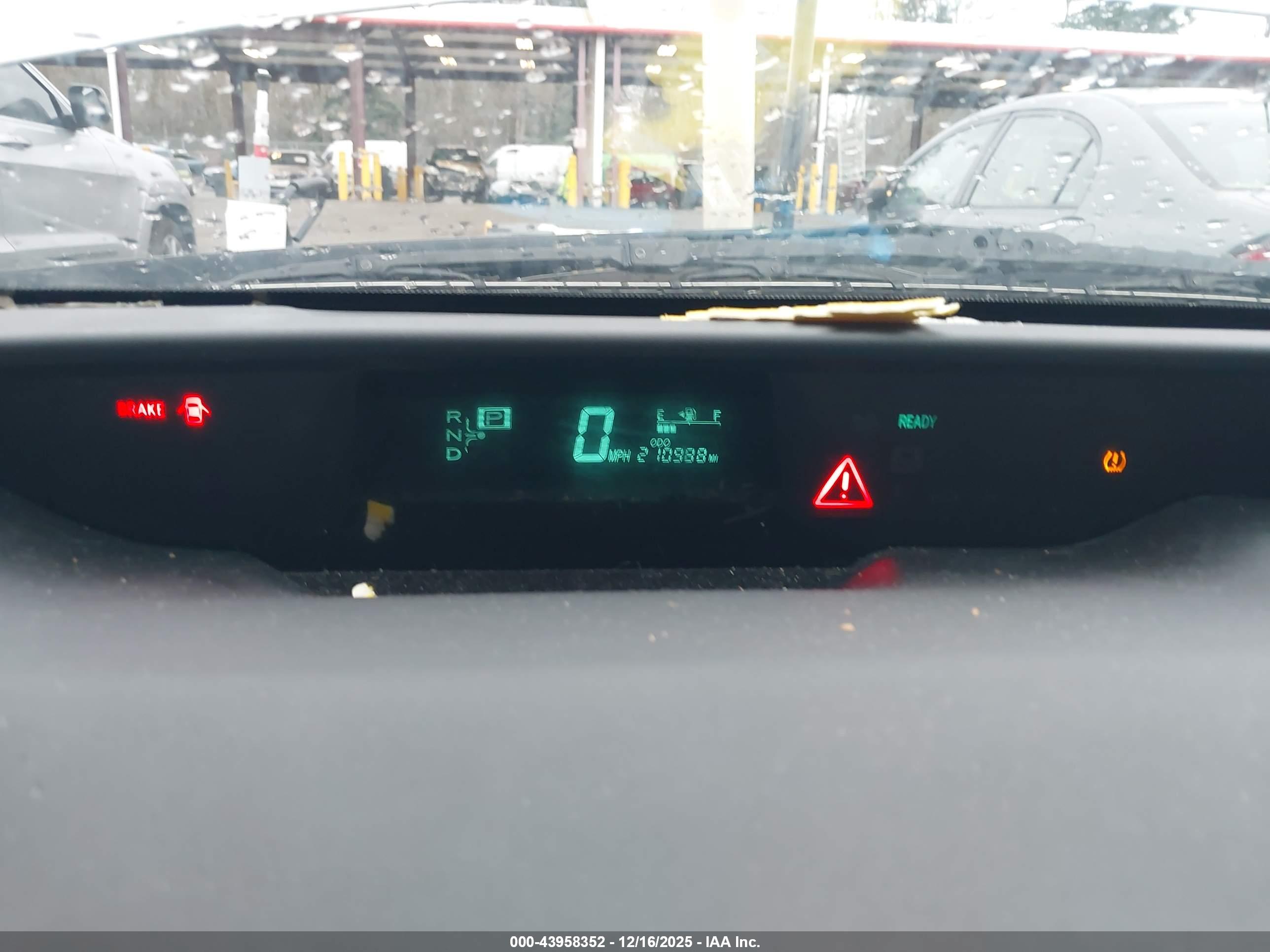 TOYOTA PRIUS image 7