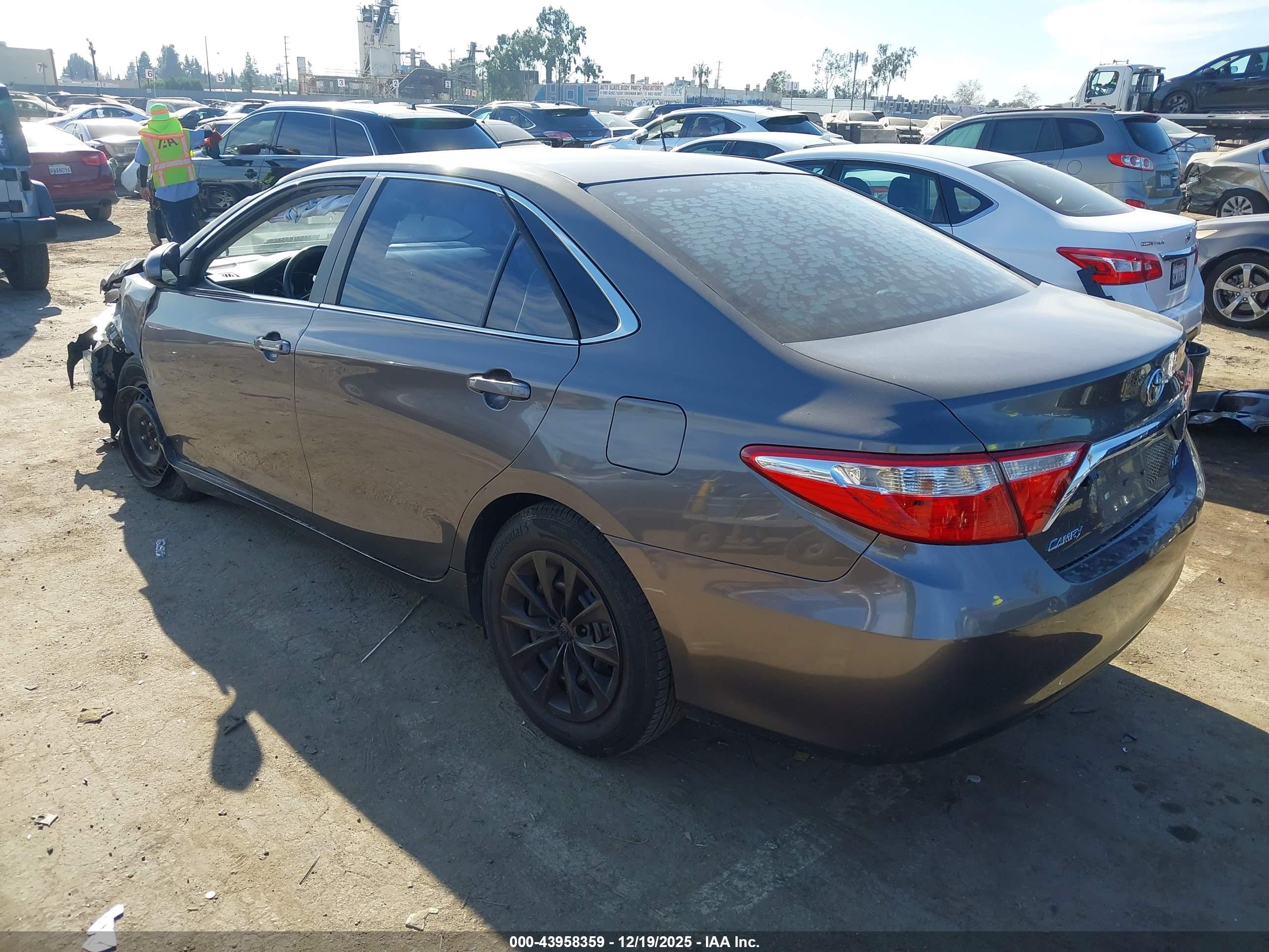 TOYOTA CAMRY image 3
