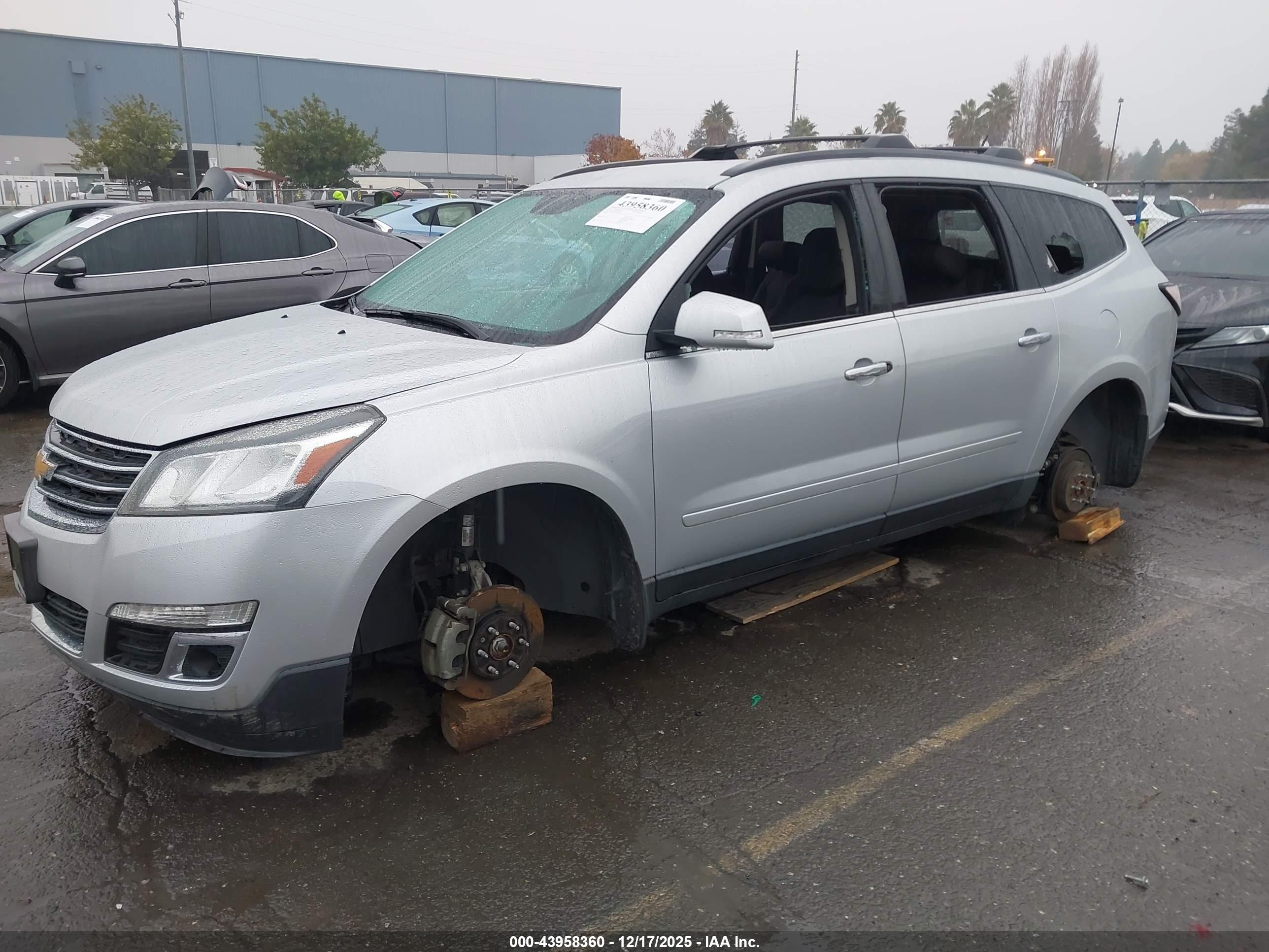 CHEVROLET TRAVERSE image 2