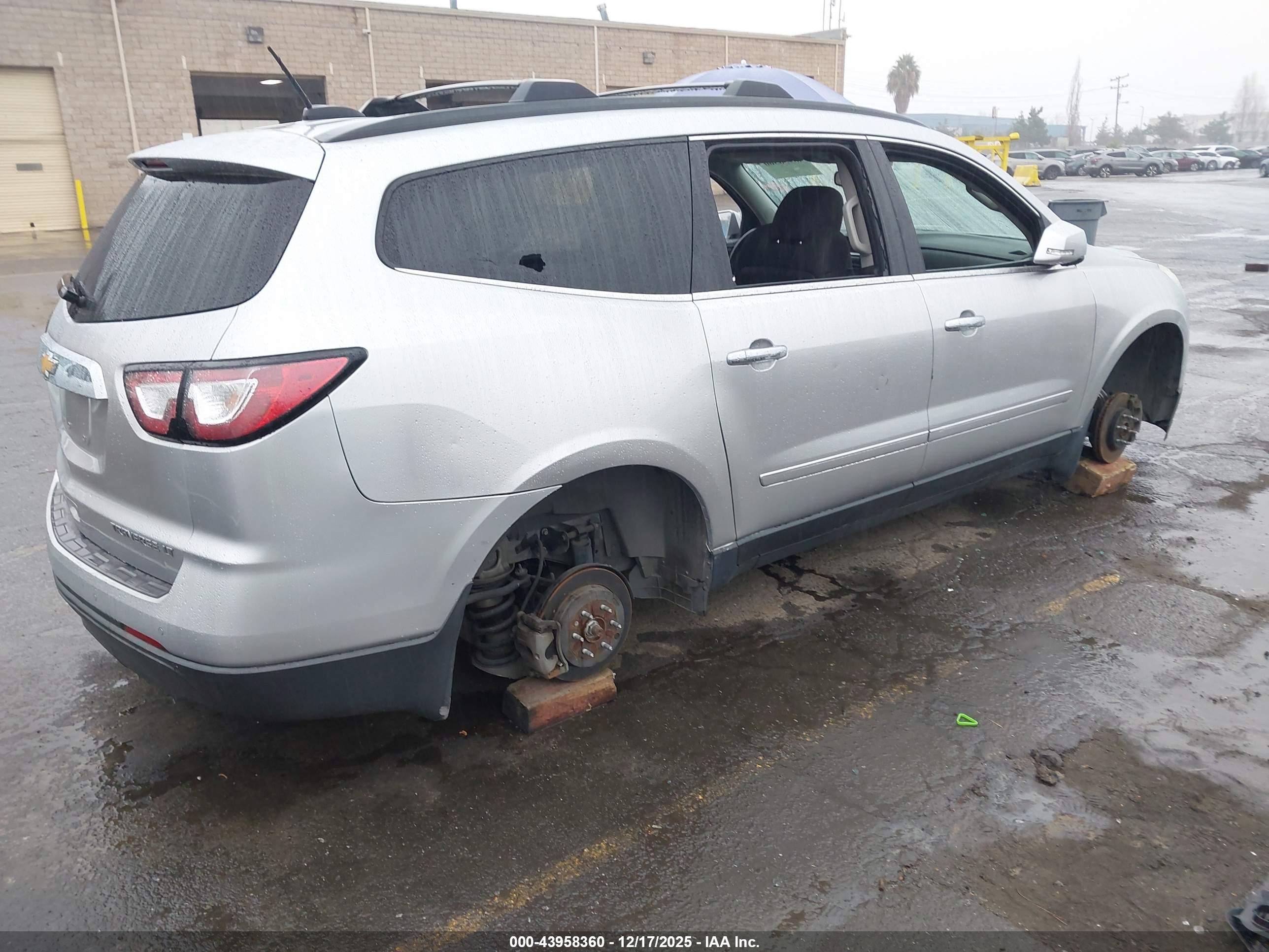 CHEVROLET TRAVERSE image 4
