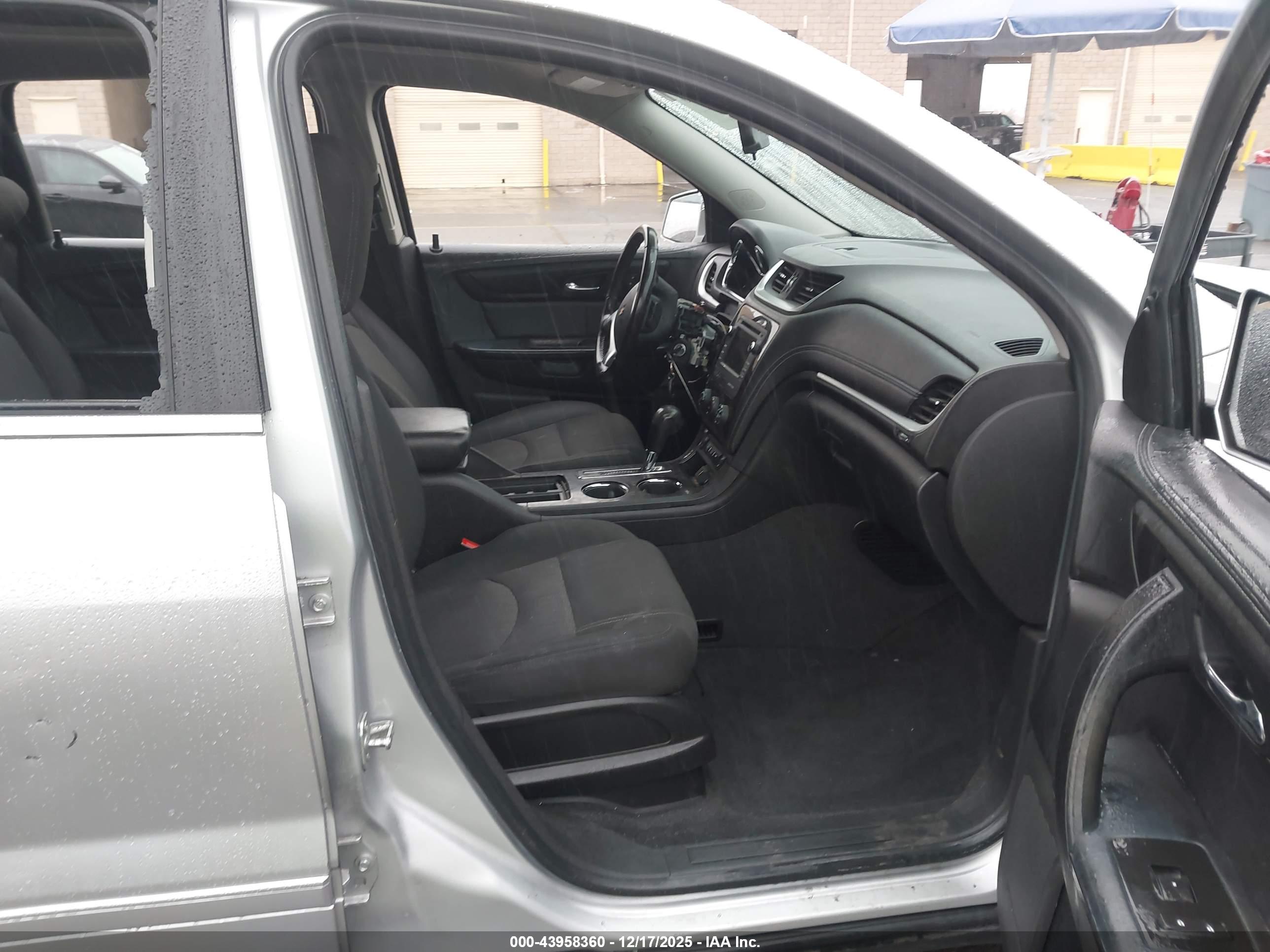 CHEVROLET TRAVERSE image 5