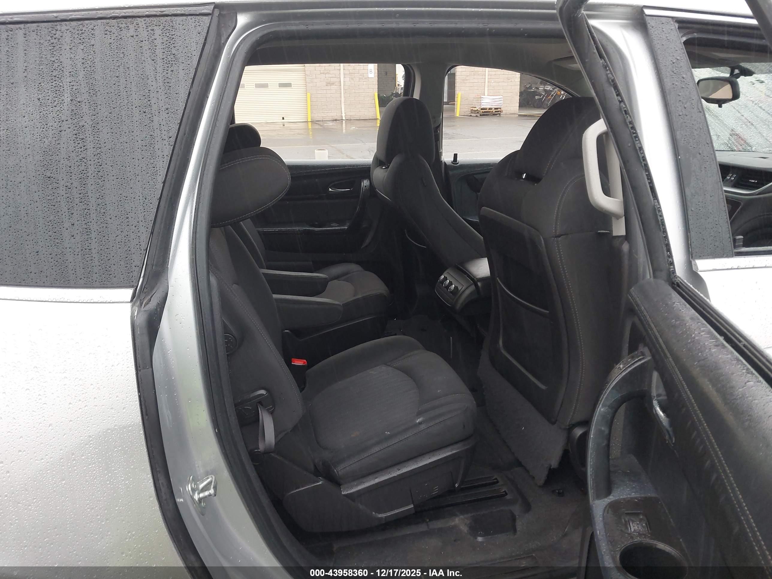 CHEVROLET TRAVERSE image 8