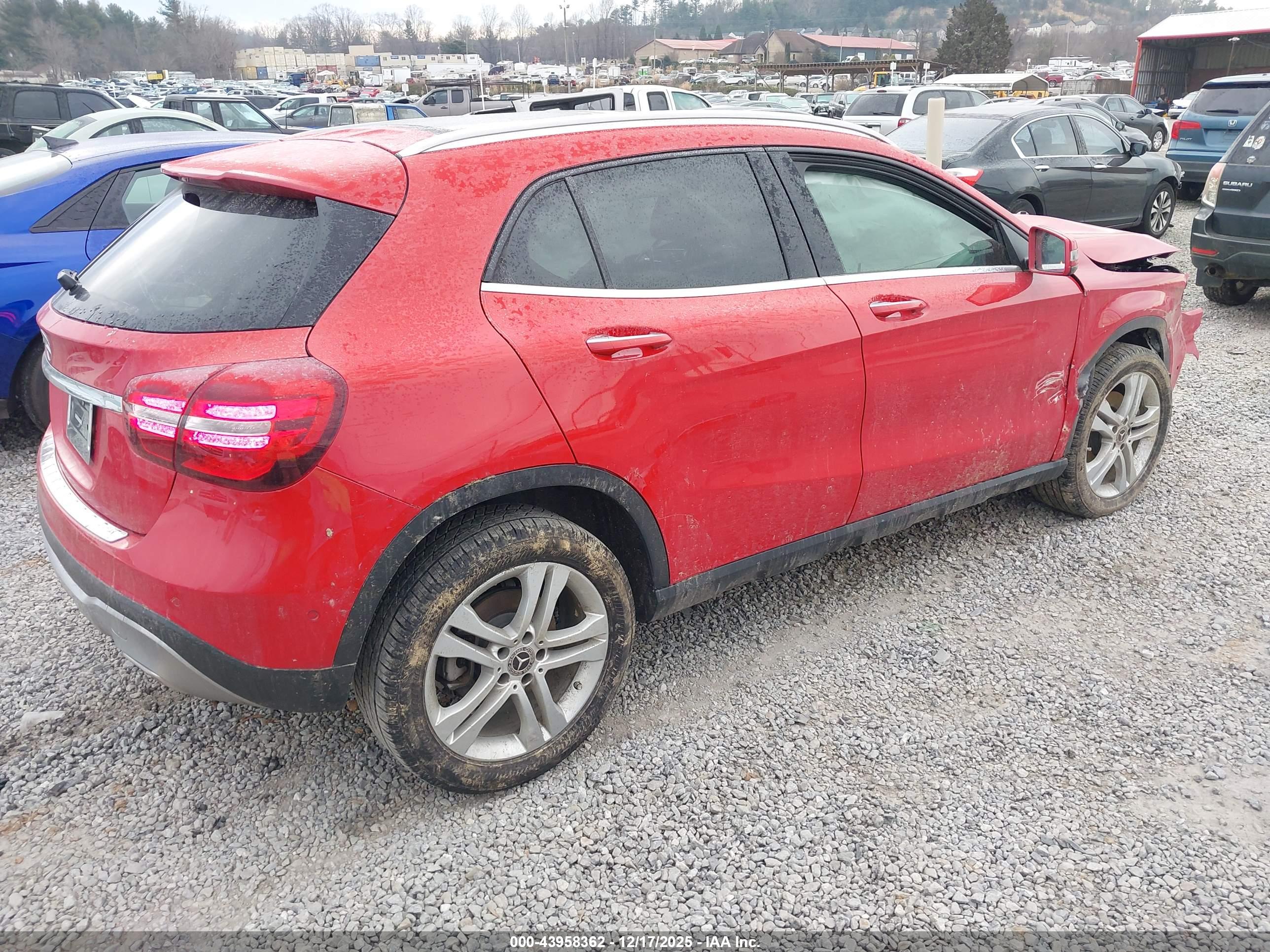 MERCEDES-BENZ GLA image 4