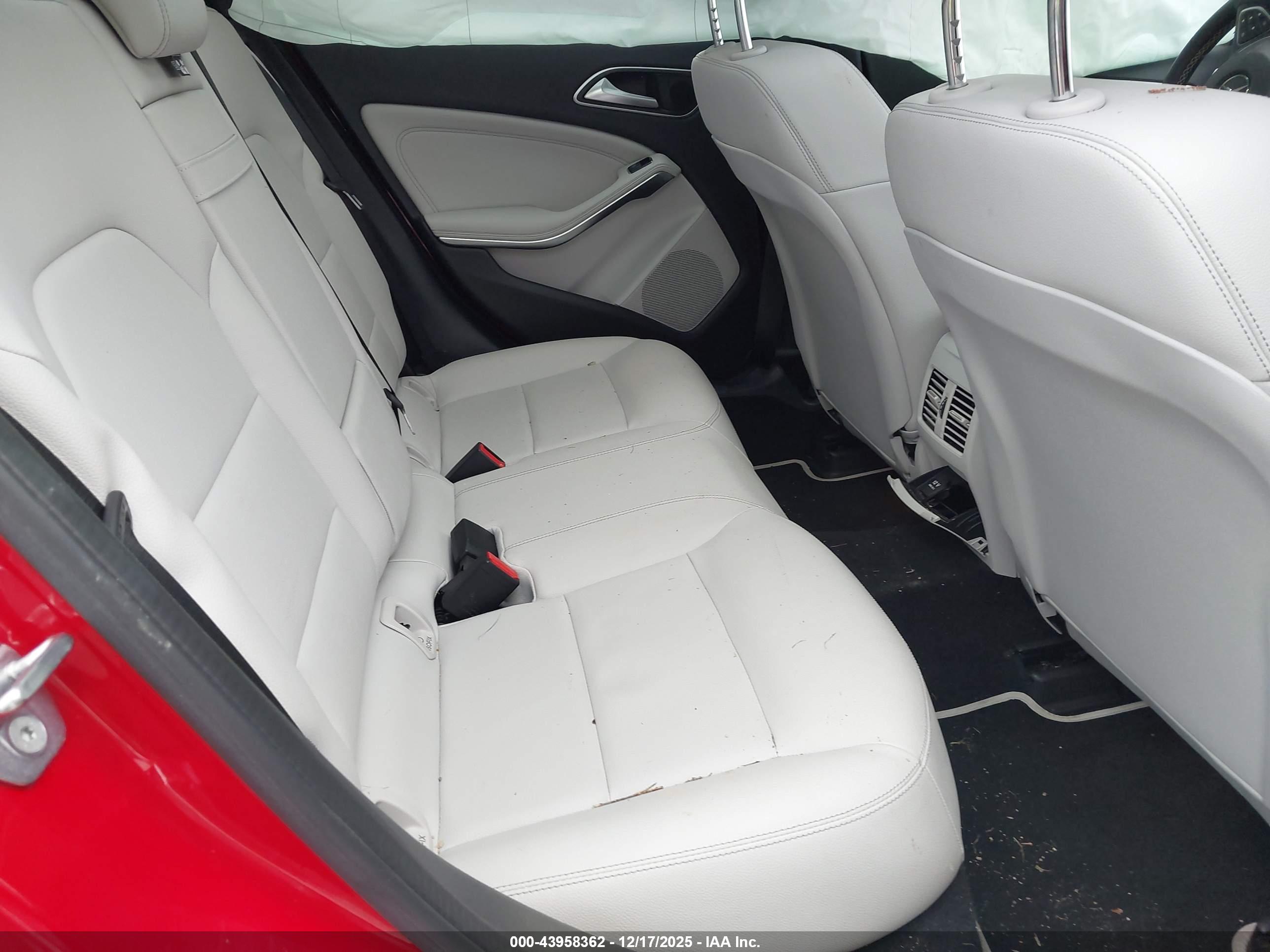 MERCEDES-BENZ GLA image 8