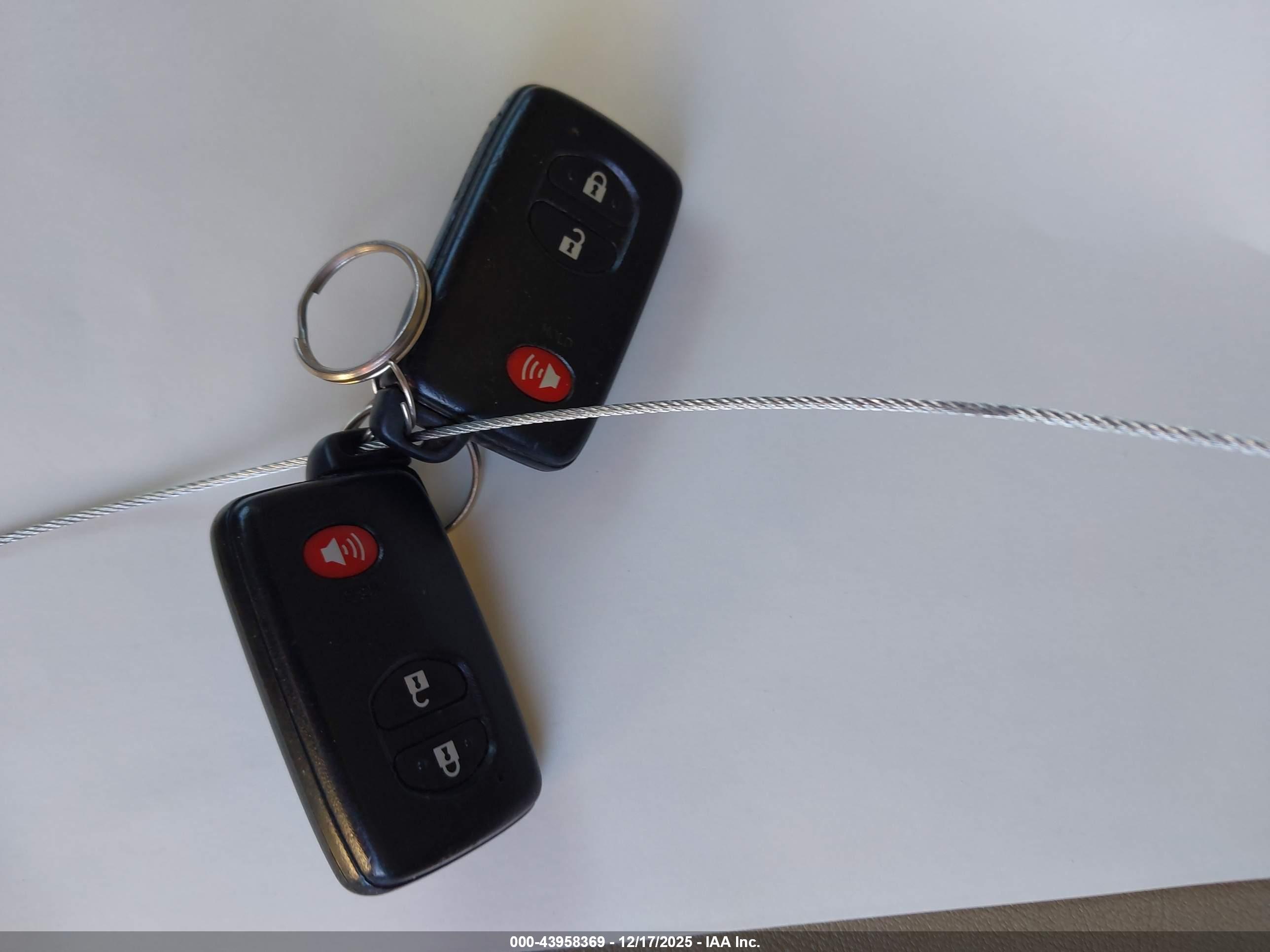 TOYOTA PRIUS image 11