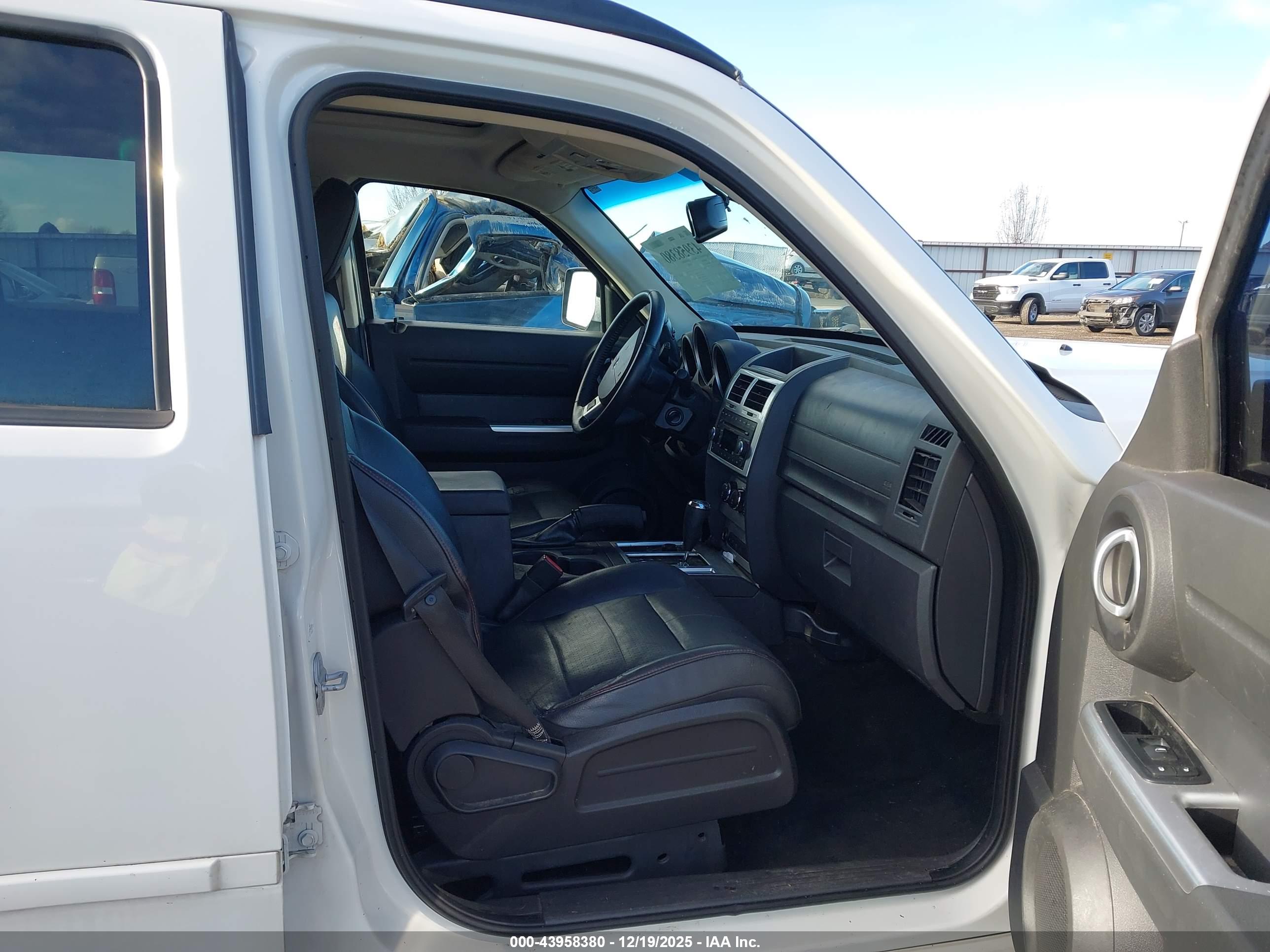DODGE NITRO image 5