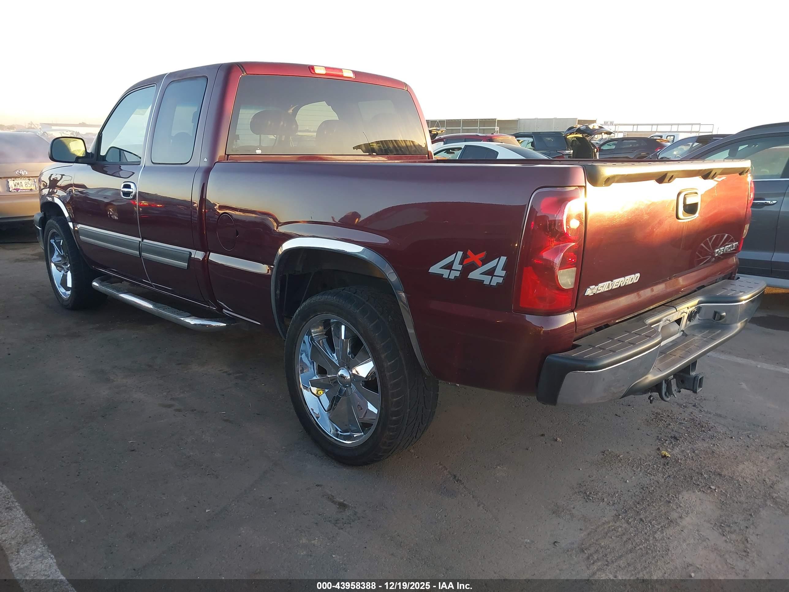 CHEVROLET SILVERADO image 3
