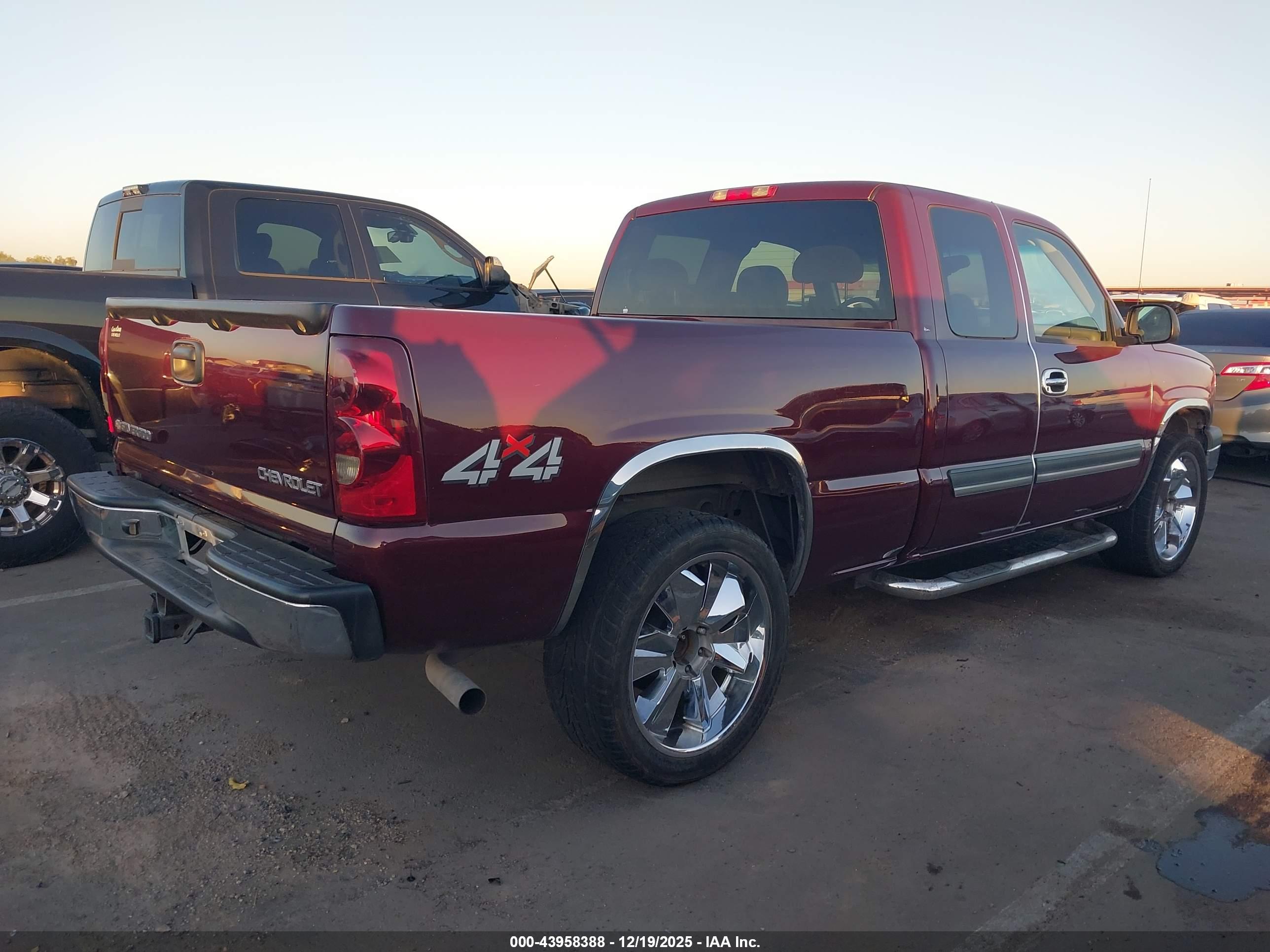 CHEVROLET SILVERADO image 4