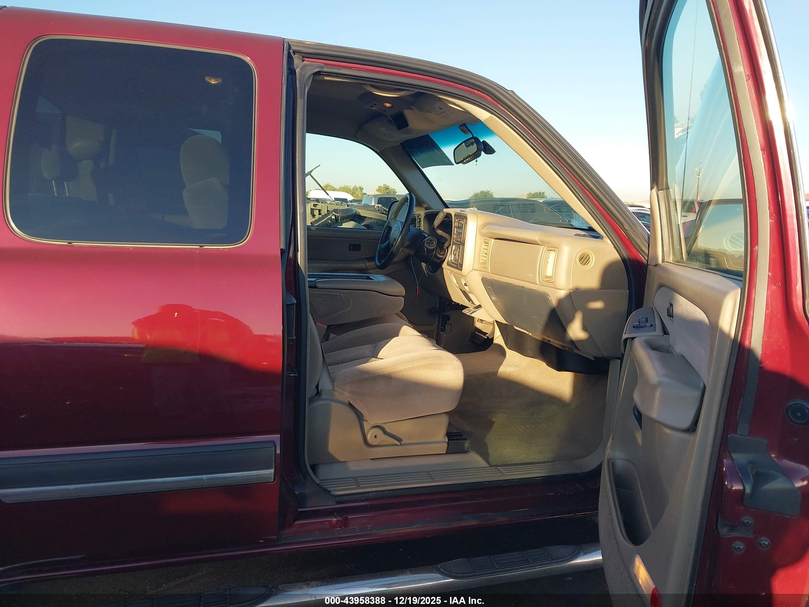 CHEVROLET SILVERADO image 5