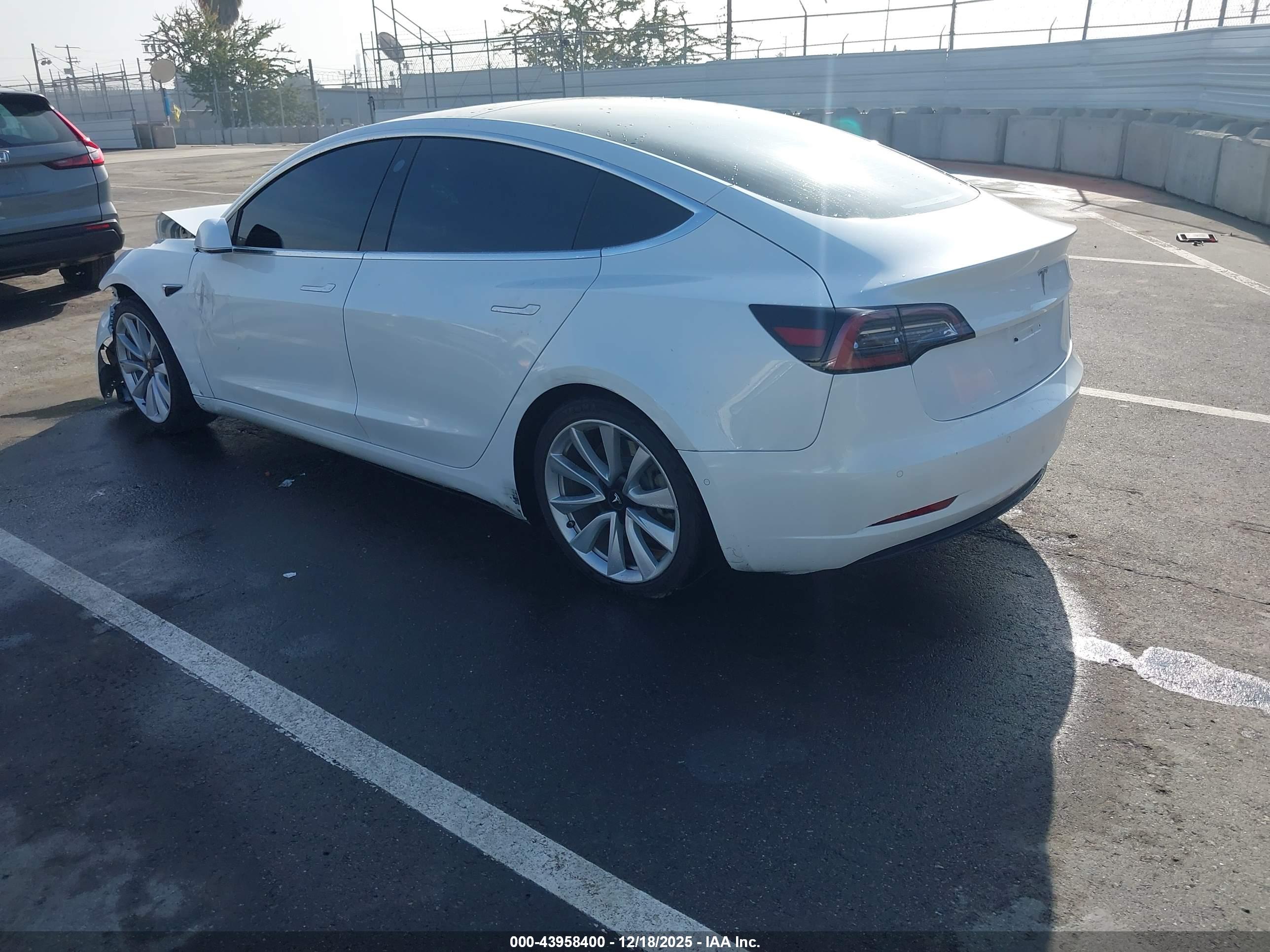 TESLA MODEL image 3