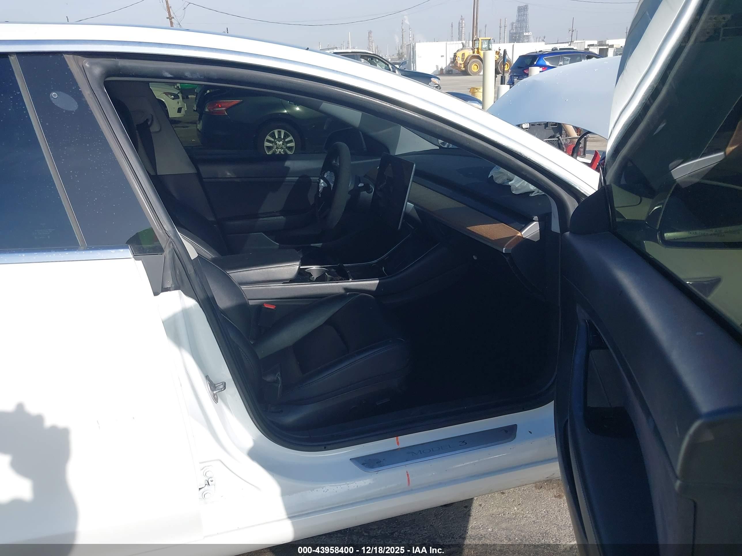 TESLA MODEL image 5