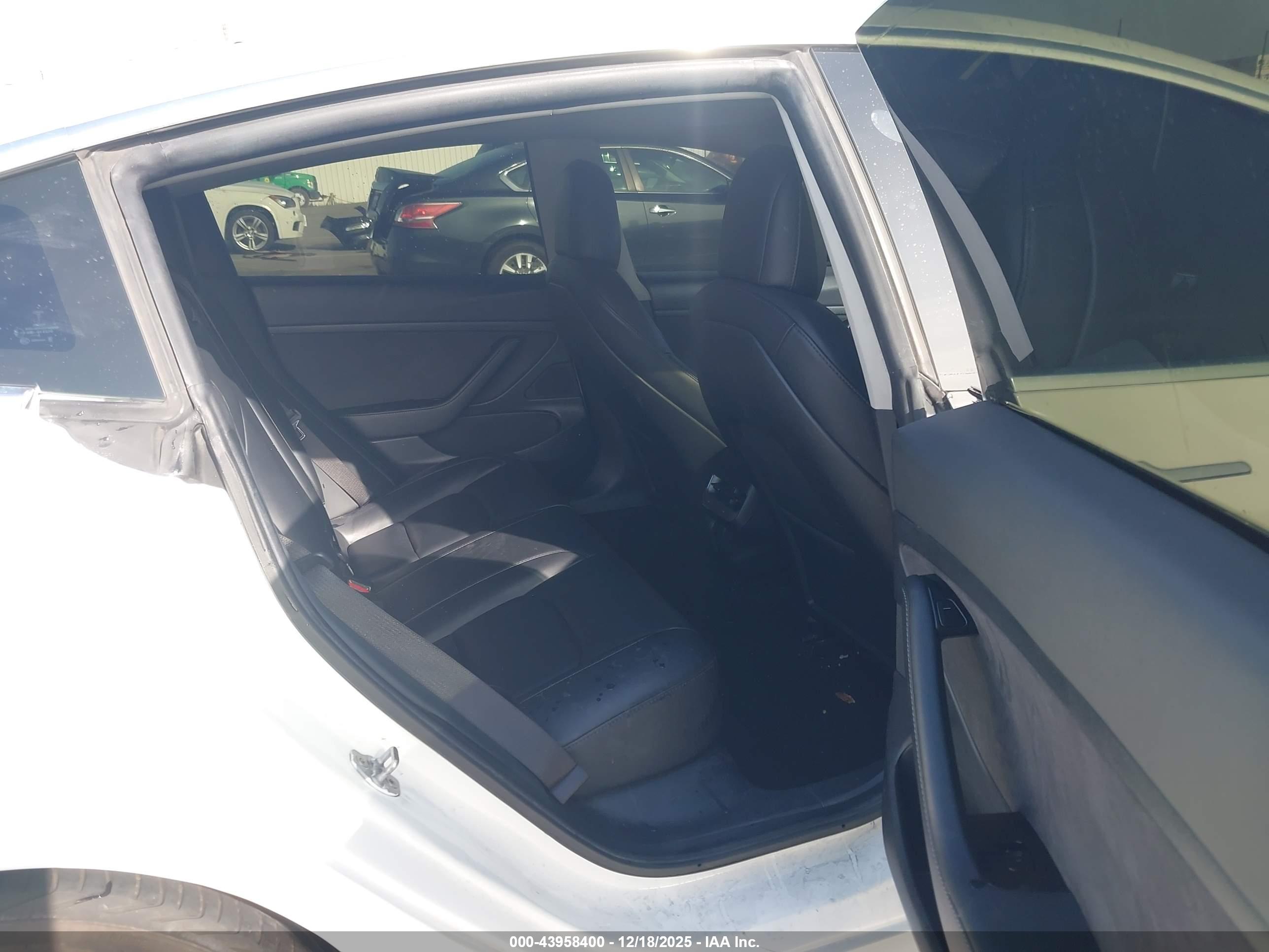 TESLA MODEL image 8