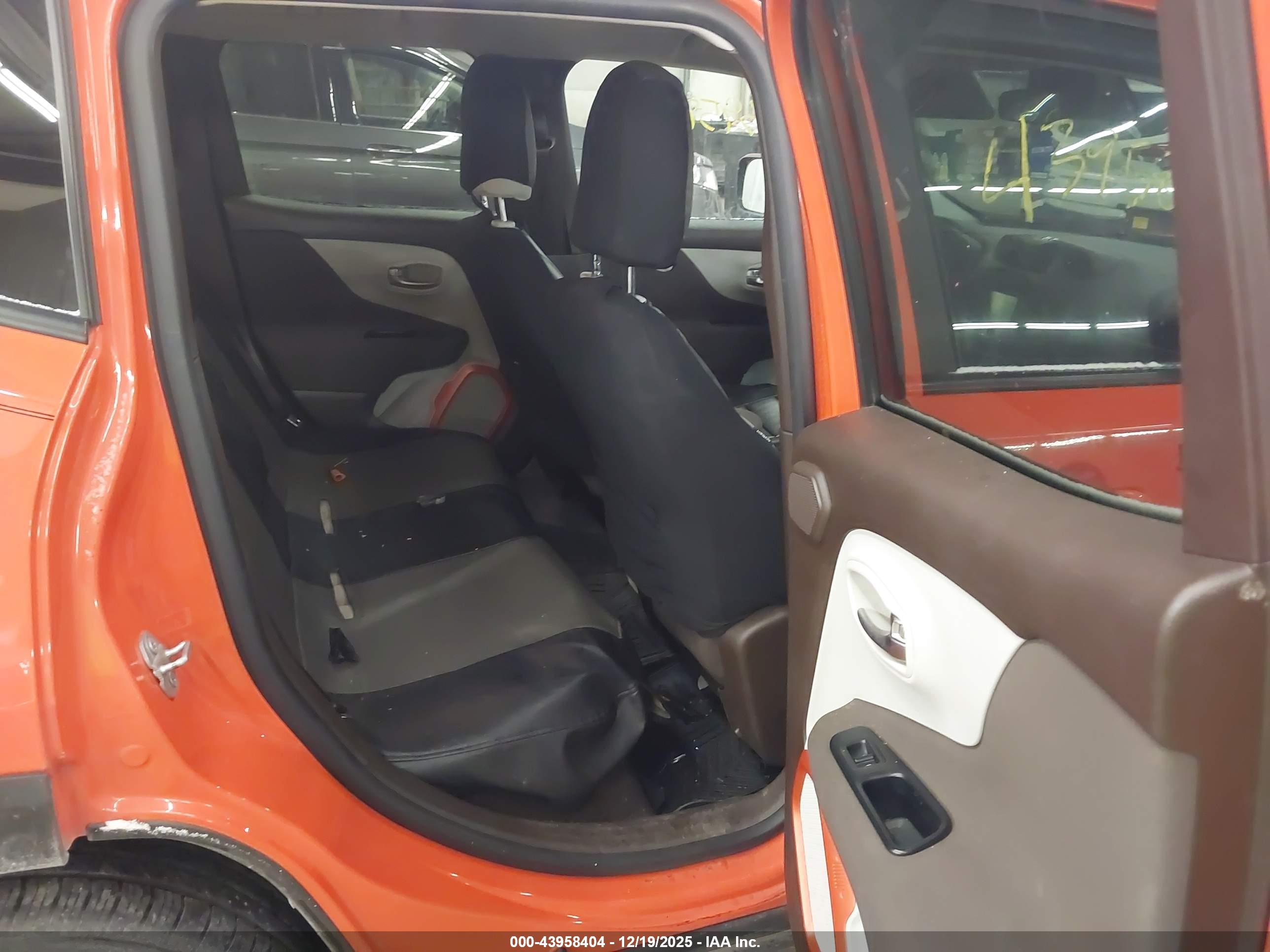 JEEP RENEGADE image 8