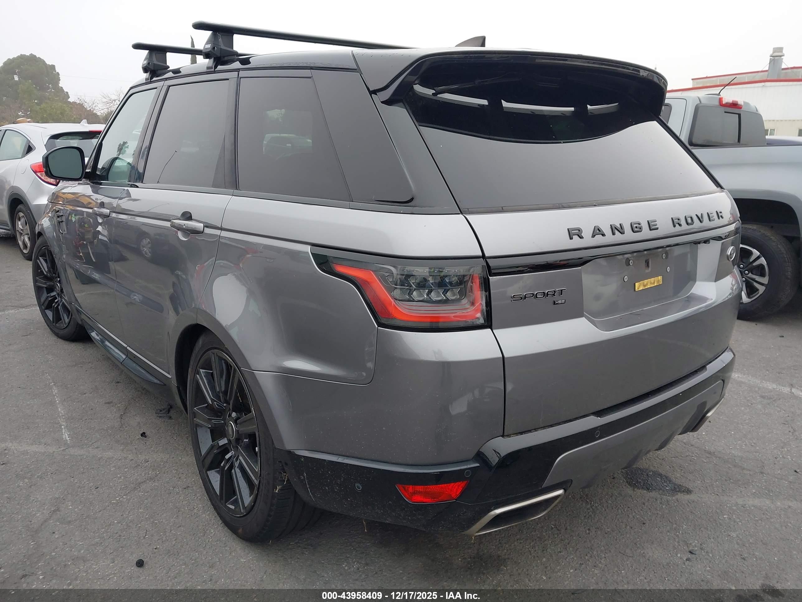 LAND ROVER image 3