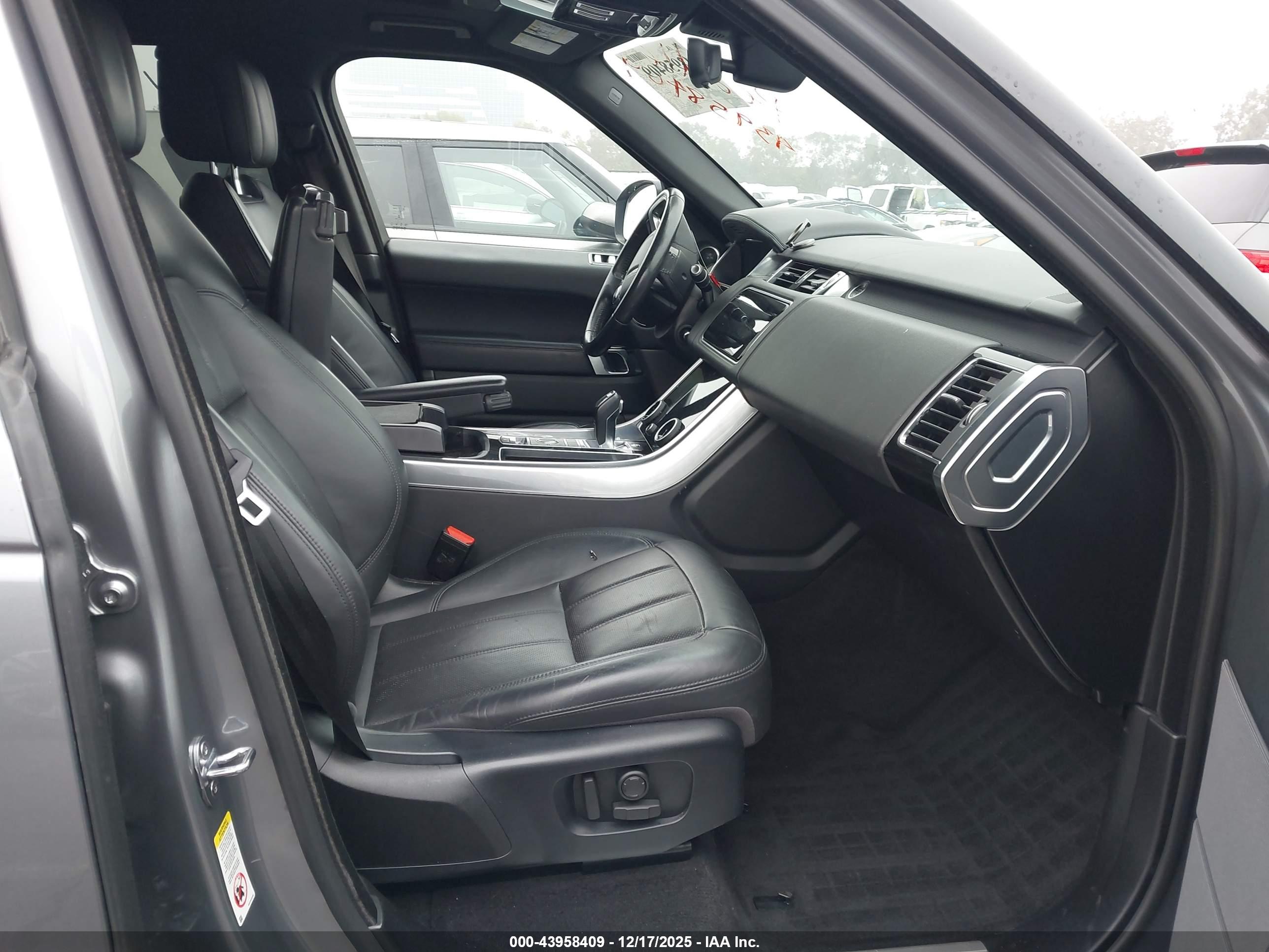 LAND ROVER image 5