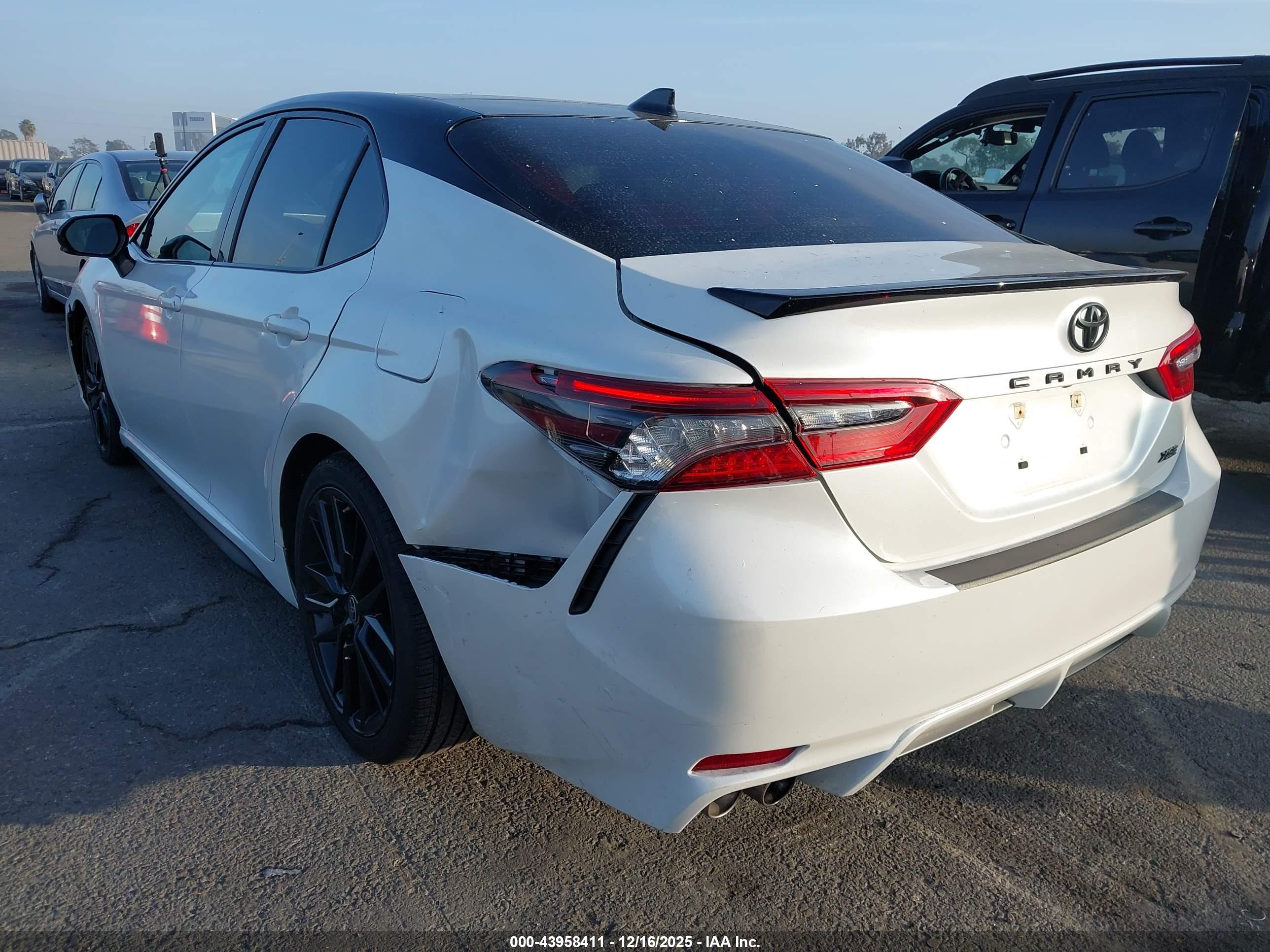 TOYOTA CAMRY image 3