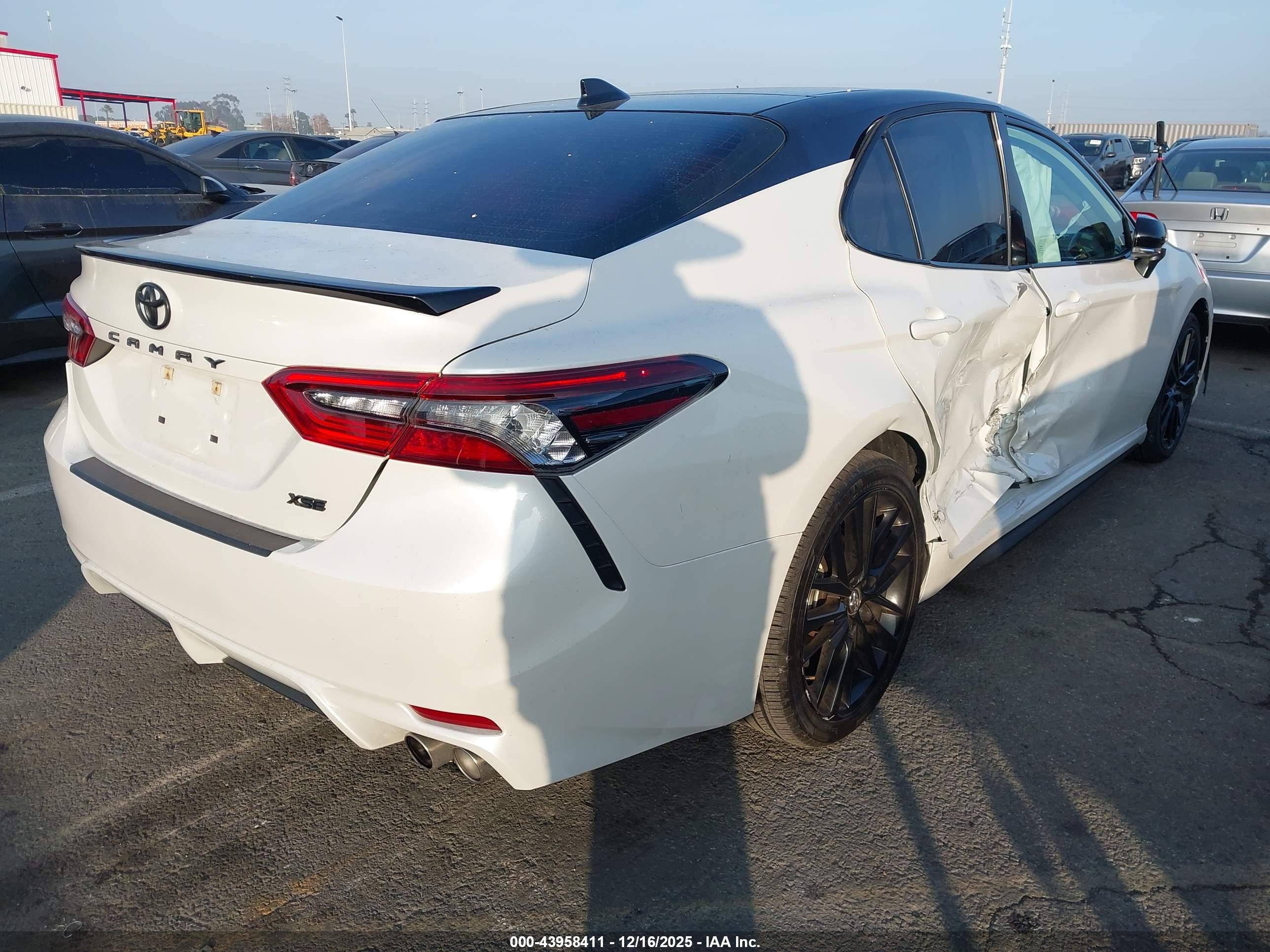 TOYOTA CAMRY image 4