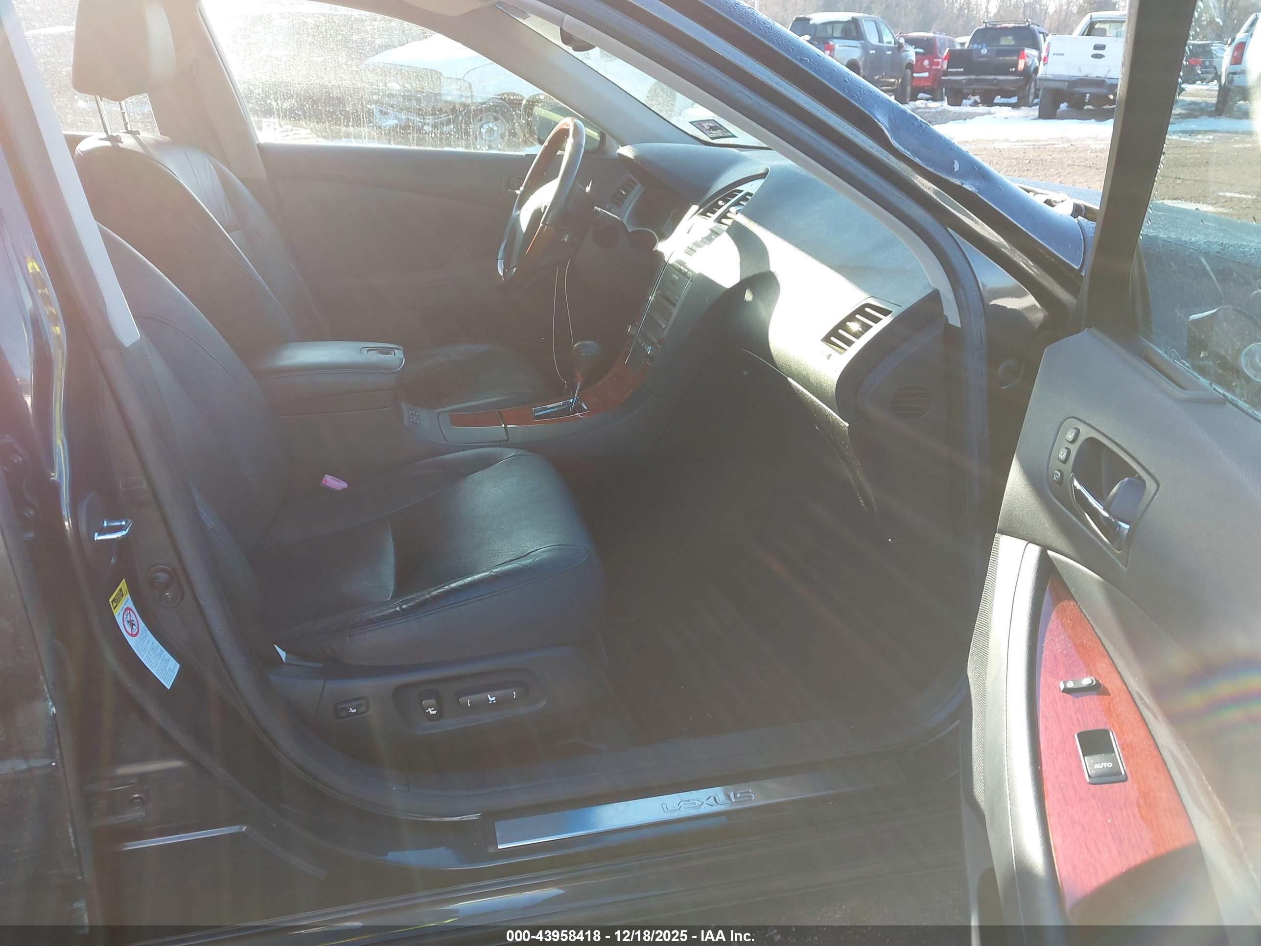 LEXUS ES image 5
