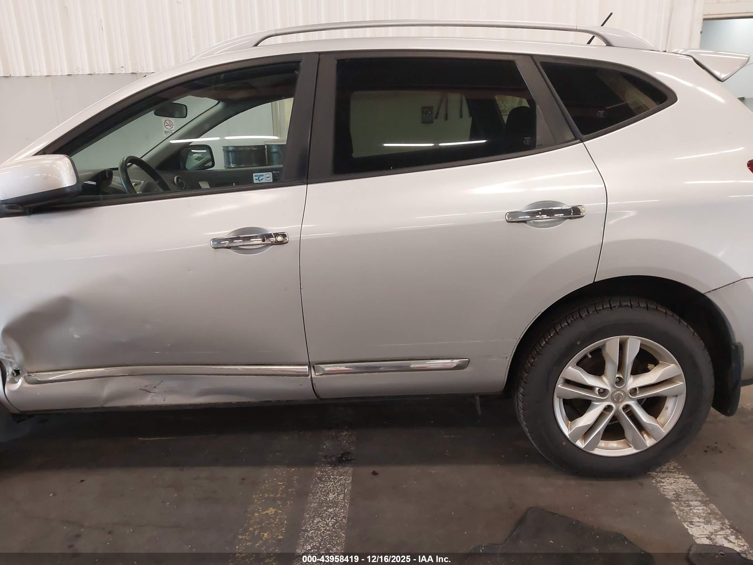 NISSAN ROGUE image 6