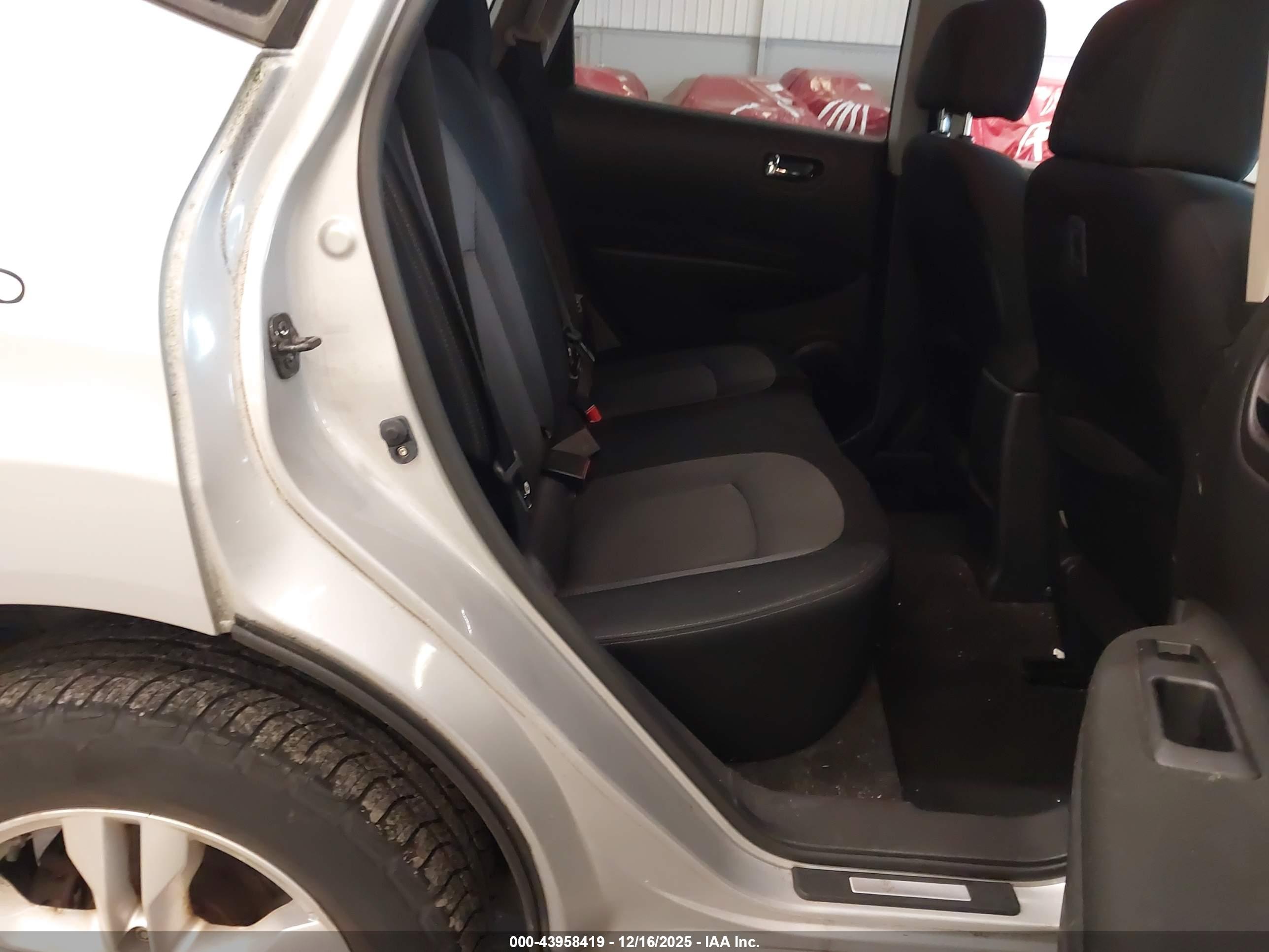 NISSAN ROGUE image 8