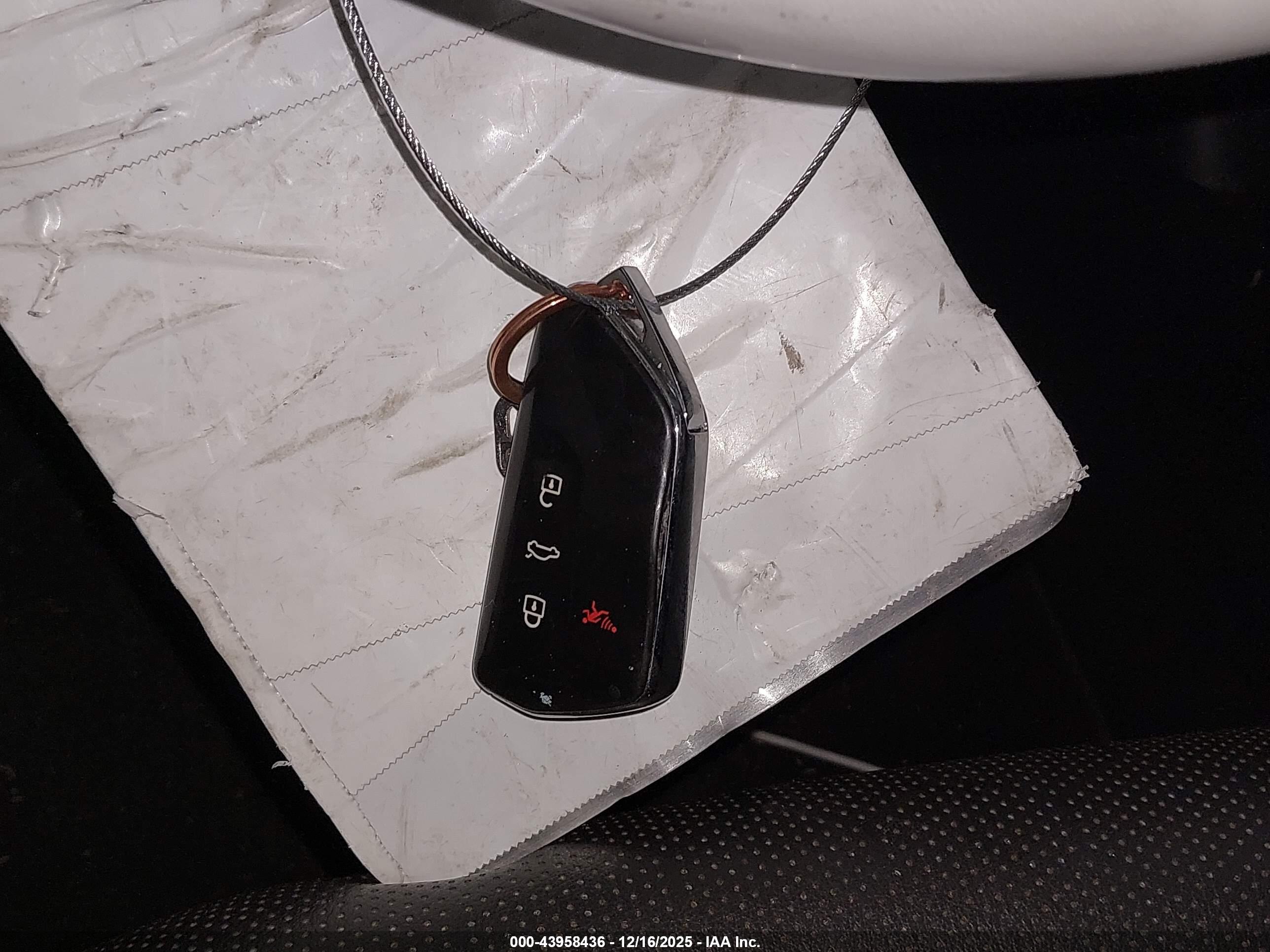 VOLKSWAGEN ID.4 image 11