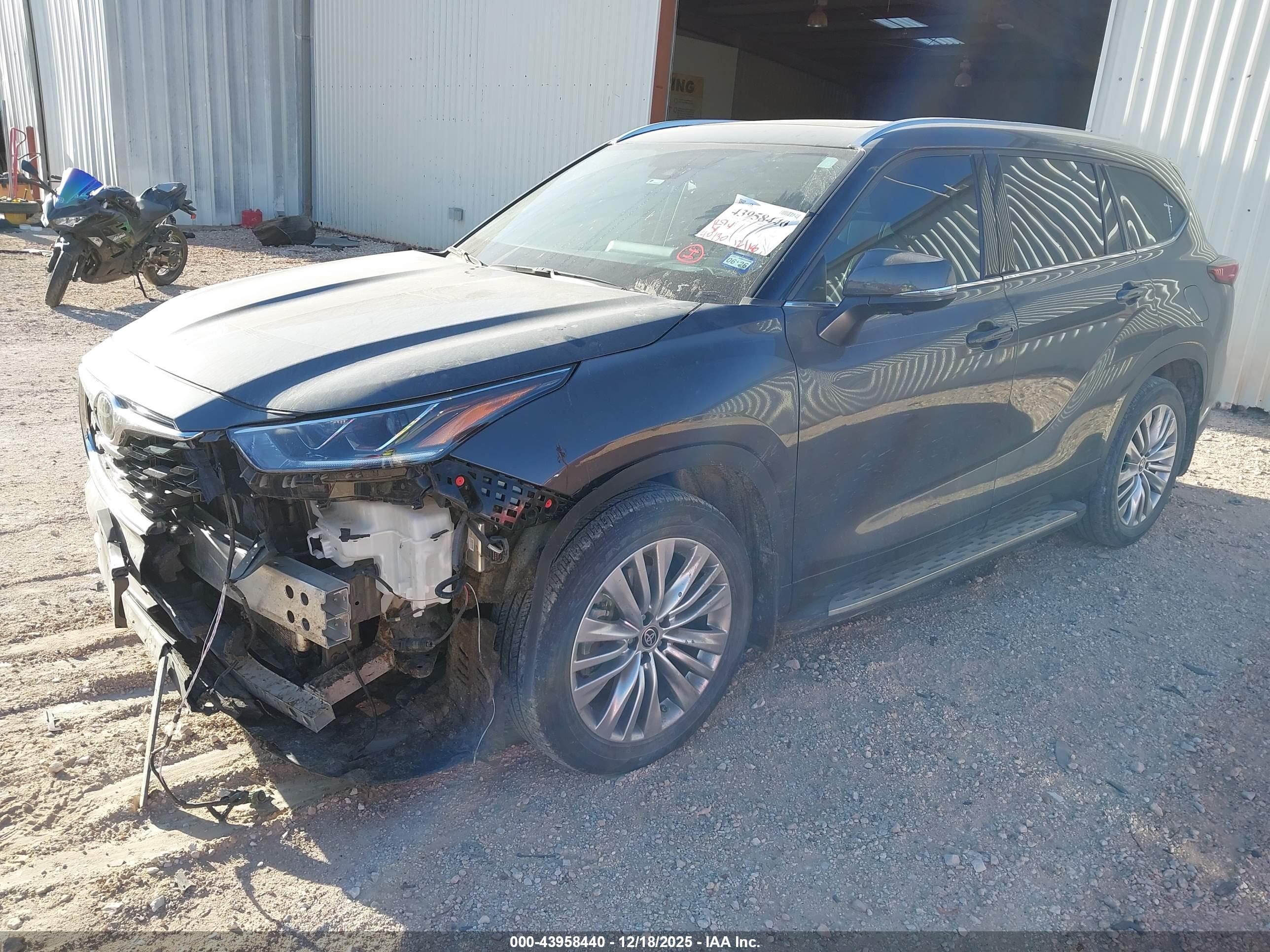 TOYOTA HIGHLANDER image 2