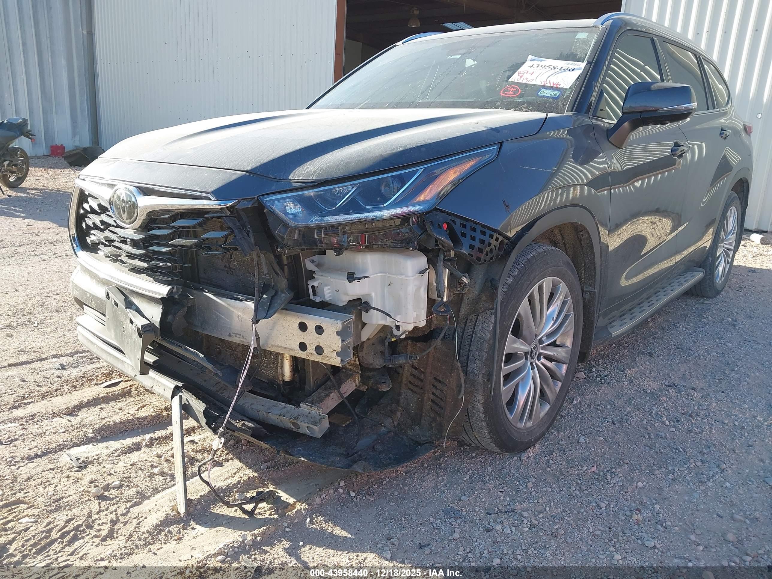 TOYOTA HIGHLANDER image 6