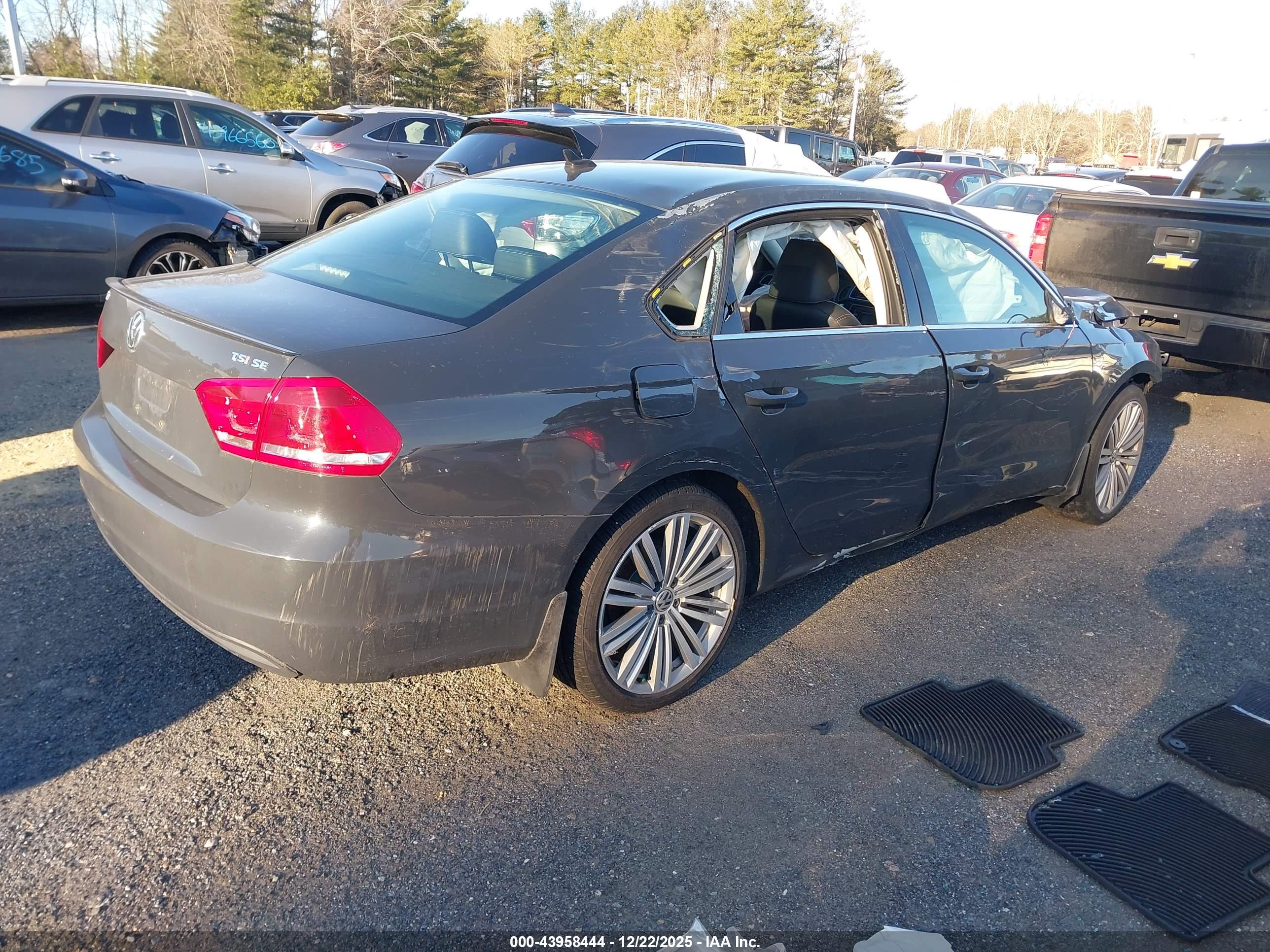 VOLKSWAGEN PASSAT image 4