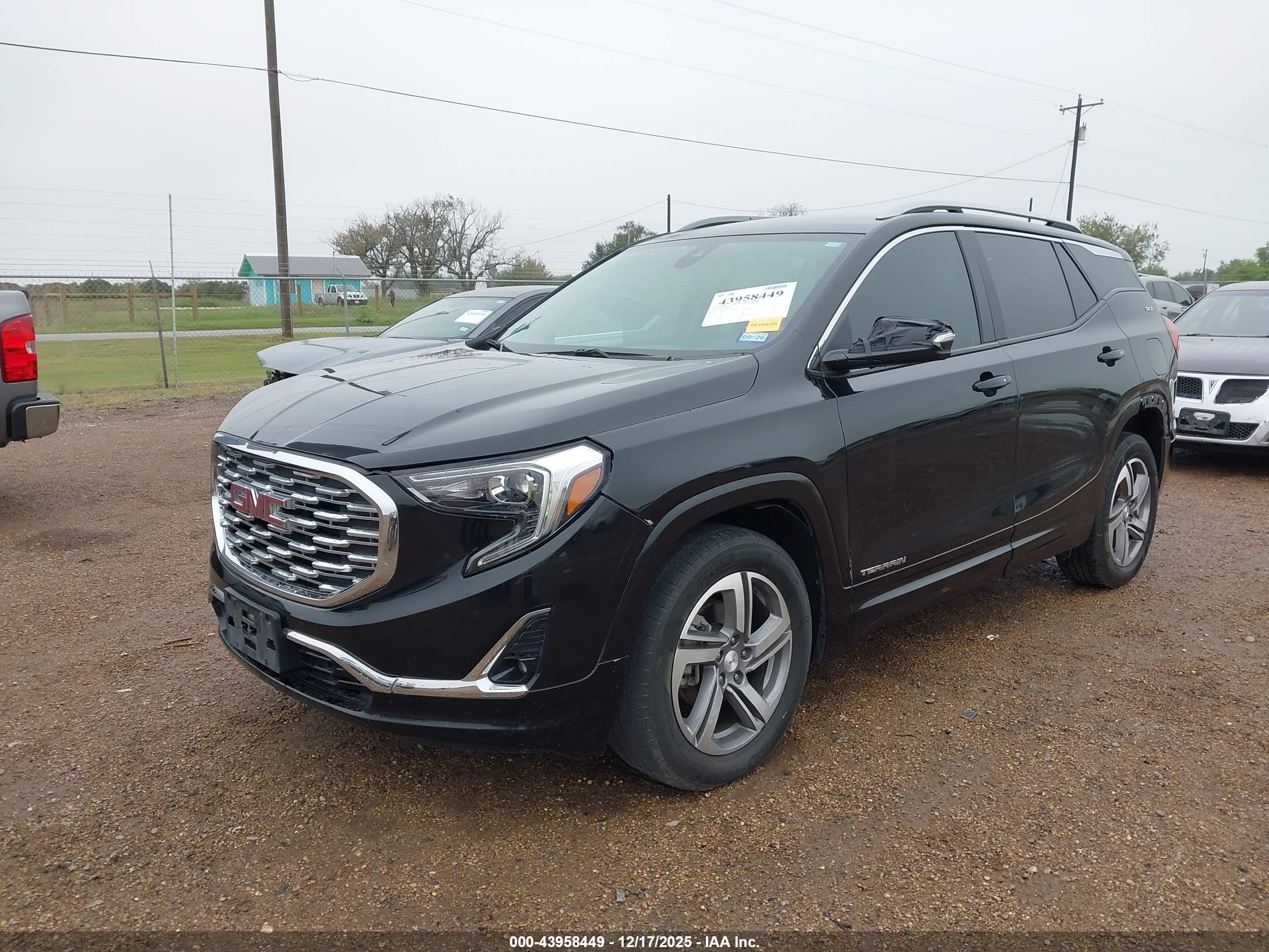 GMC TERRAIN image 2