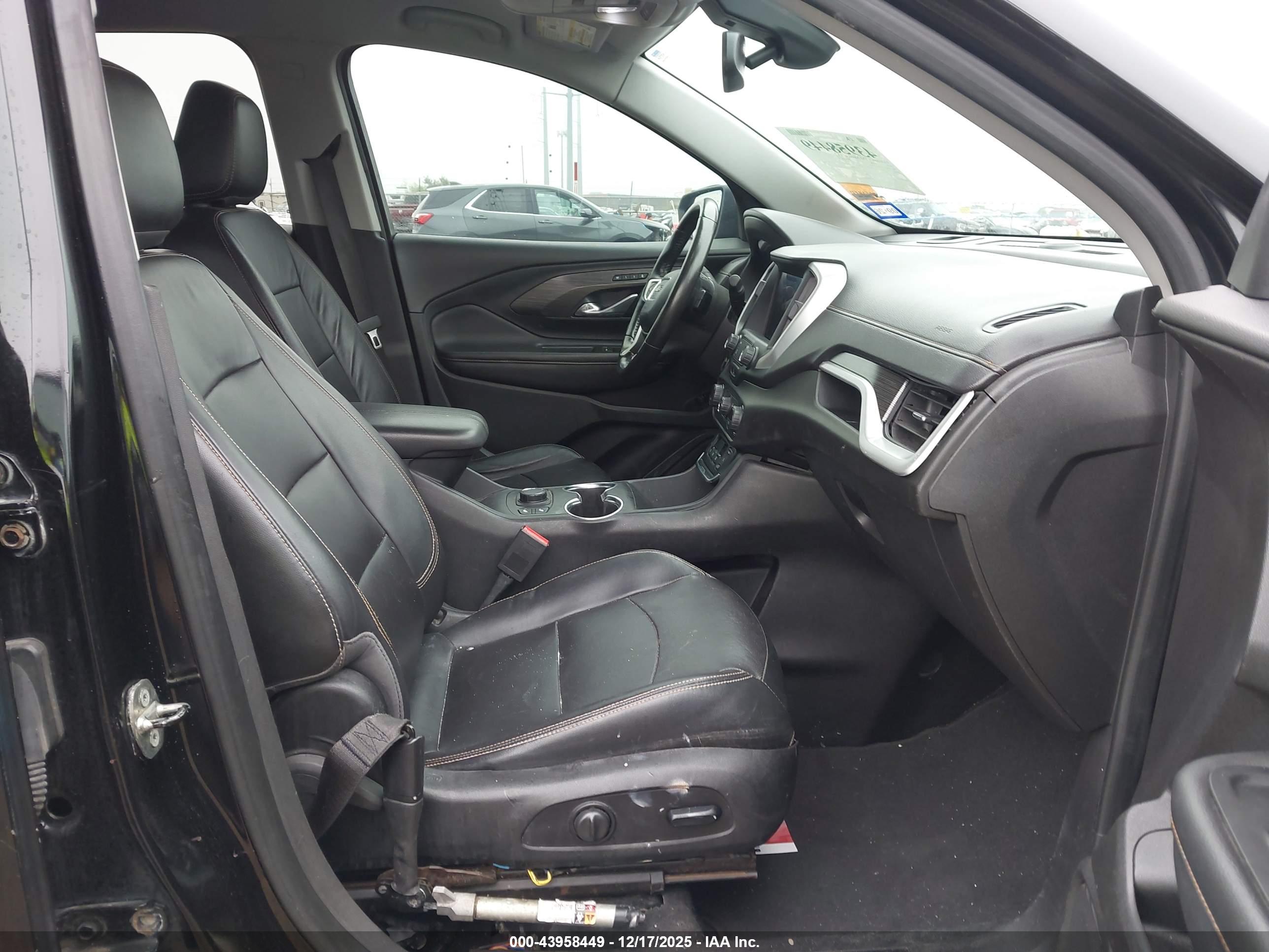 GMC TERRAIN image 5