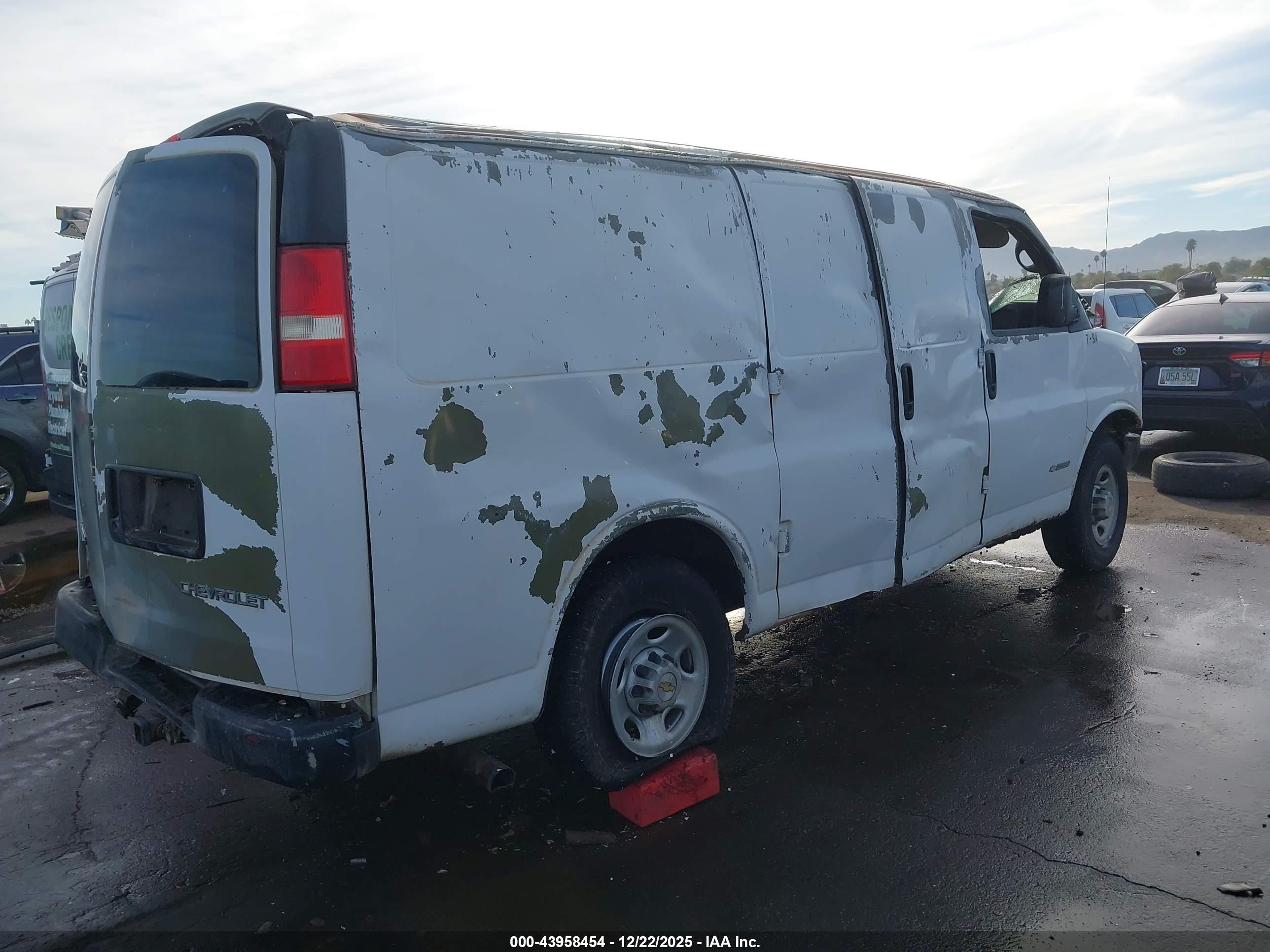 CHEVROLET EXPRESS image 4