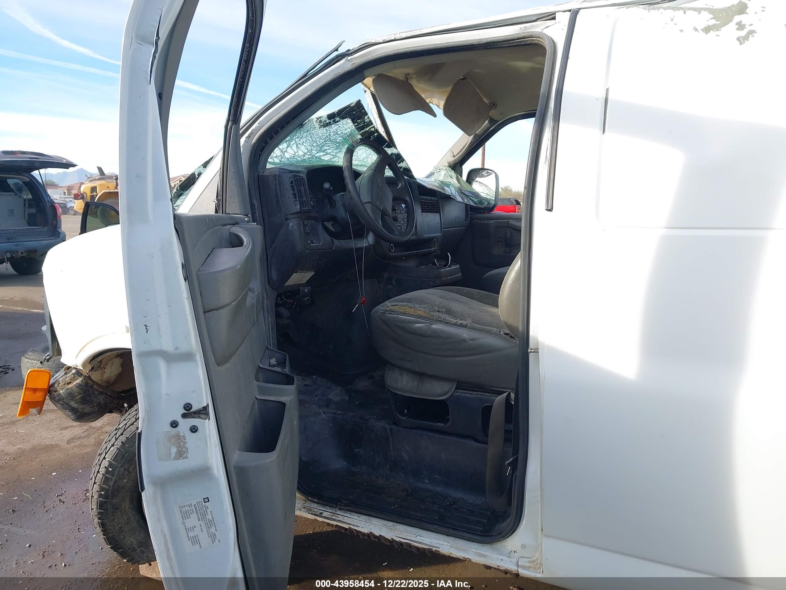 CHEVROLET EXPRESS image 5