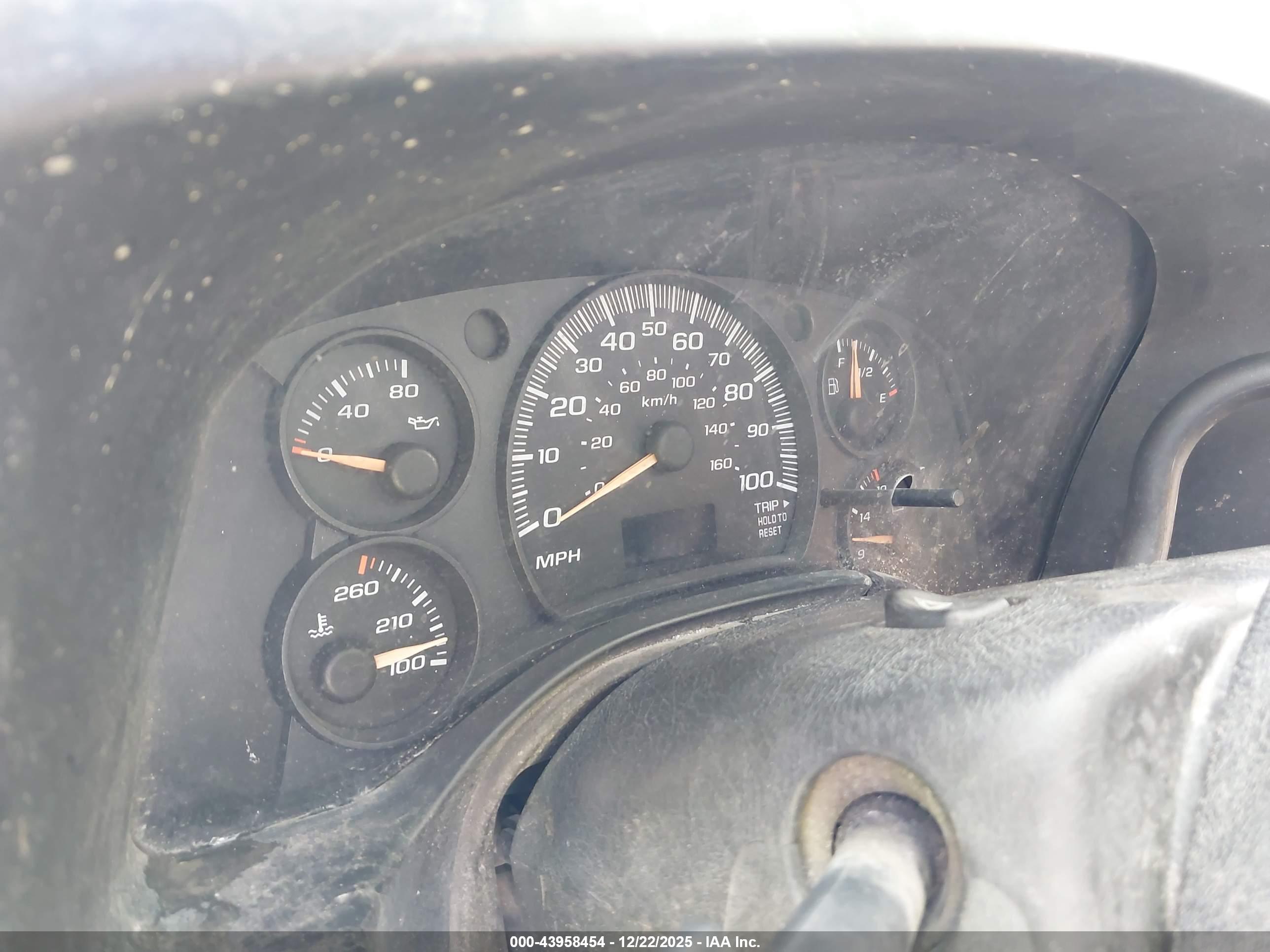 CHEVROLET EXPRESS image 7