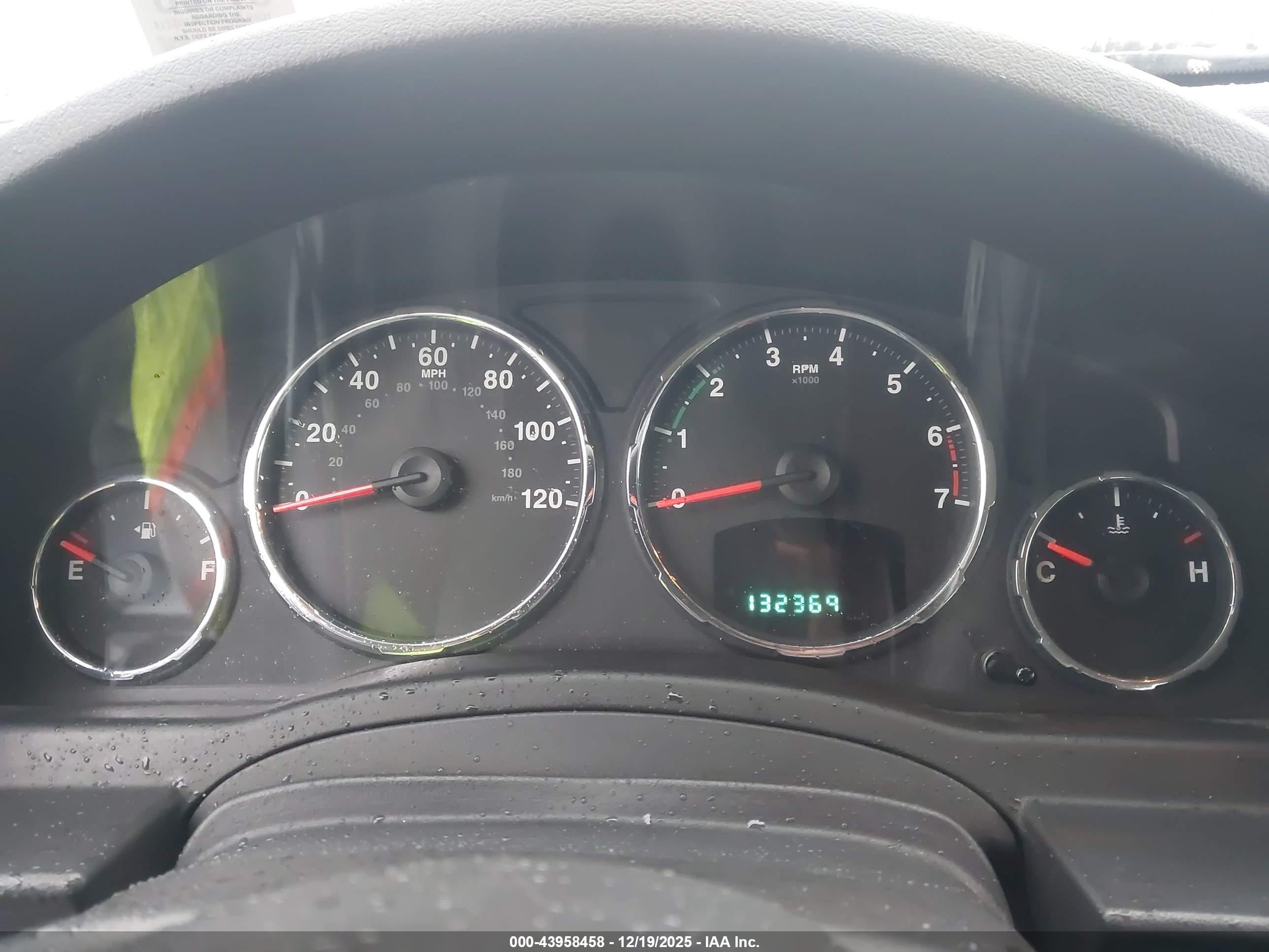 JEEP LIBERTY image 7