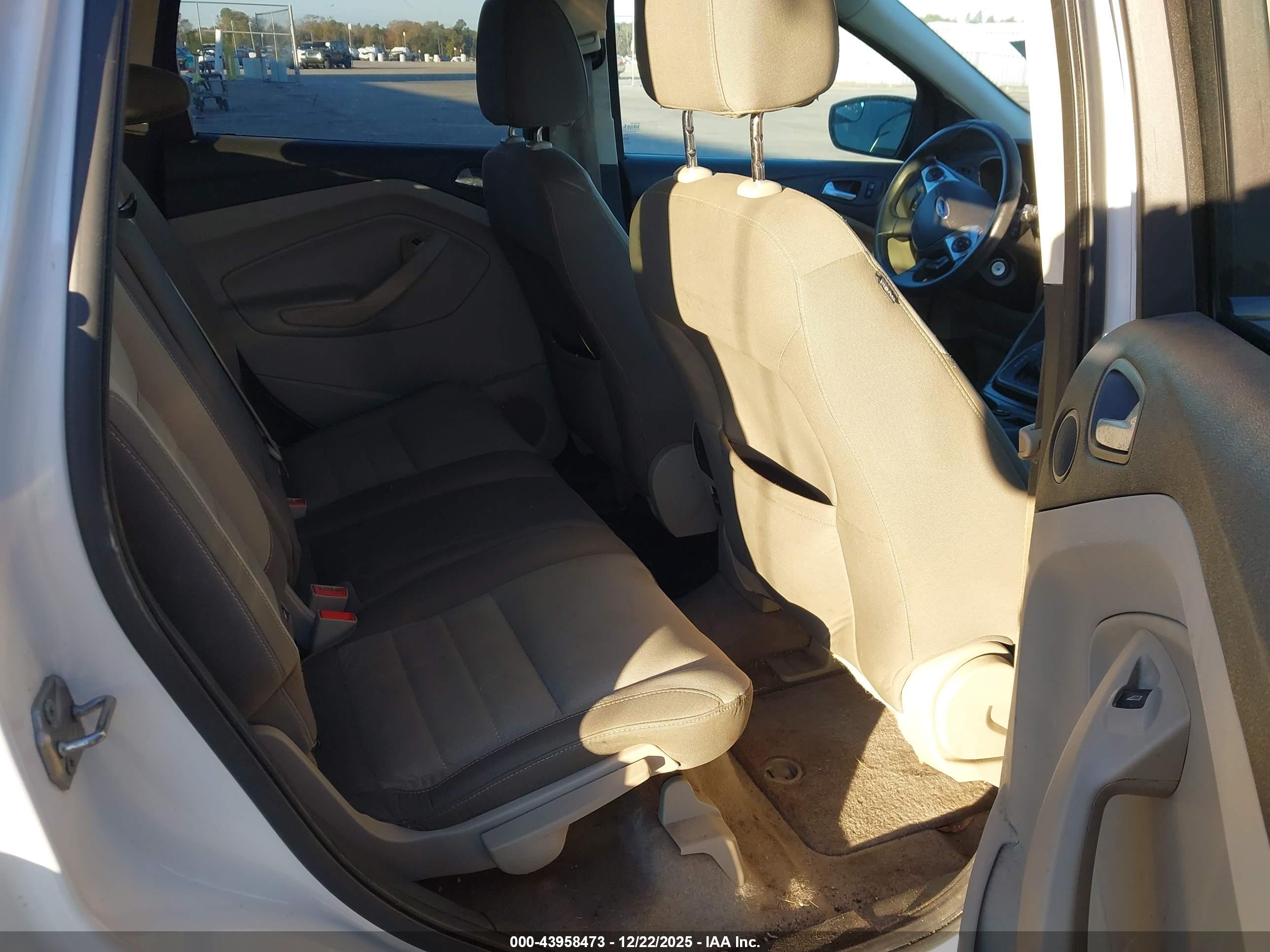 FORD ESCAPE image 8